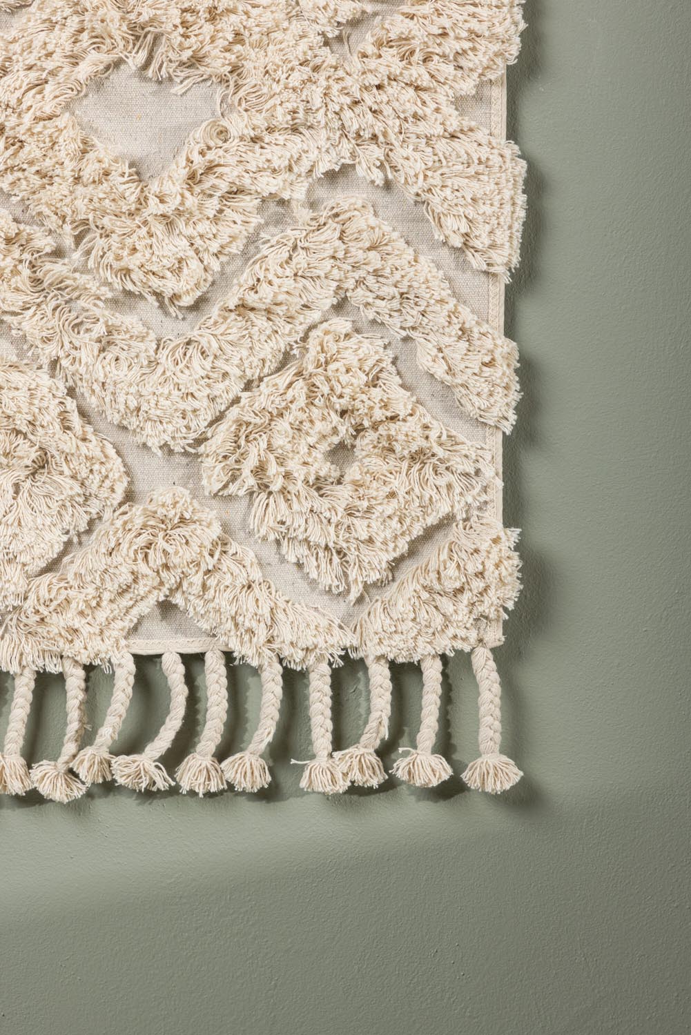 Hilda Textile in Cremefarben präsentiert im Onlineshop von KAQTU Design AG. Wandteppich ist von Venture Home