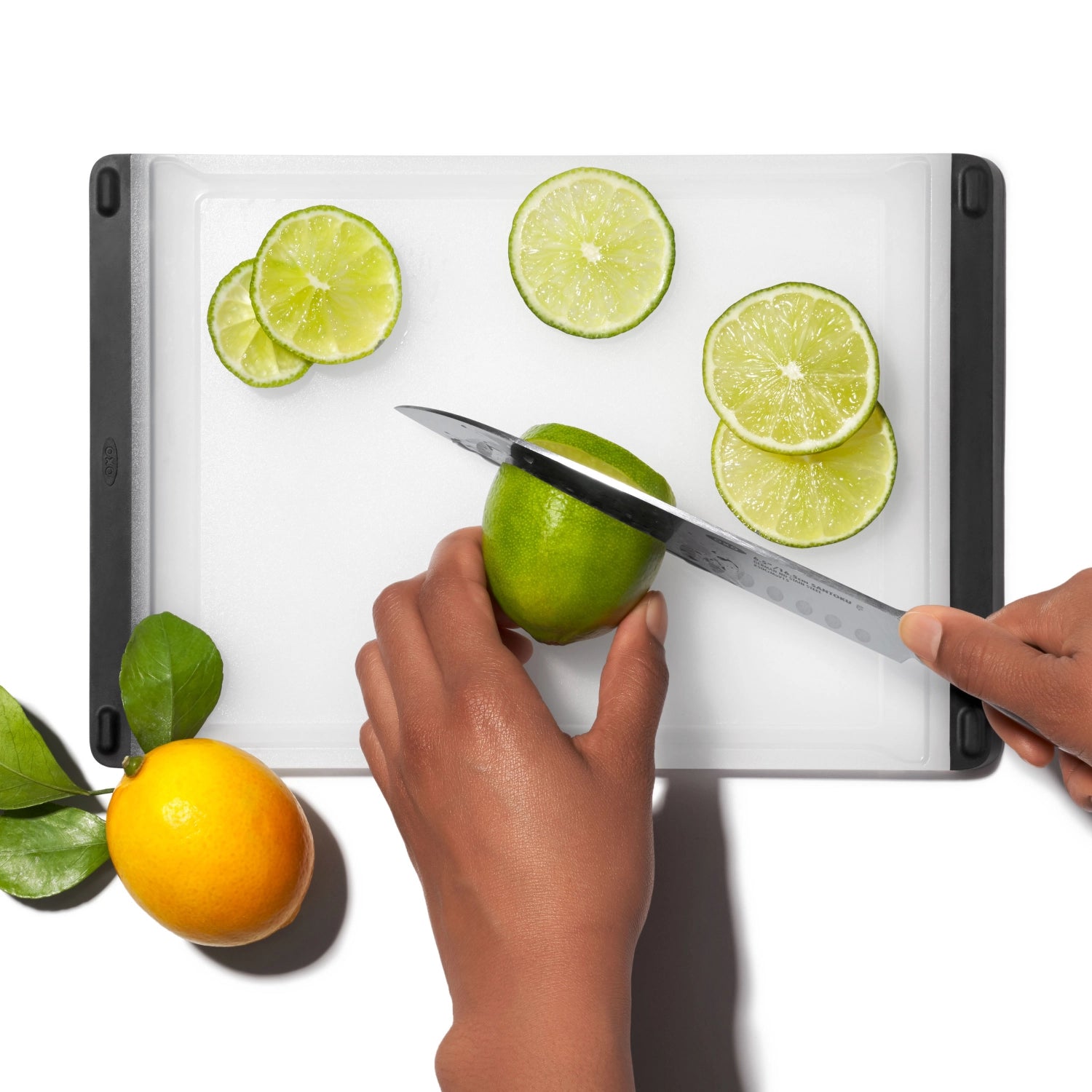OXO Good Grips Prep Schneidebrett, robust und funktional, mit rutschfester Unterseite für sicheres Arbeiten und präzise Schnittführung in der Küche.