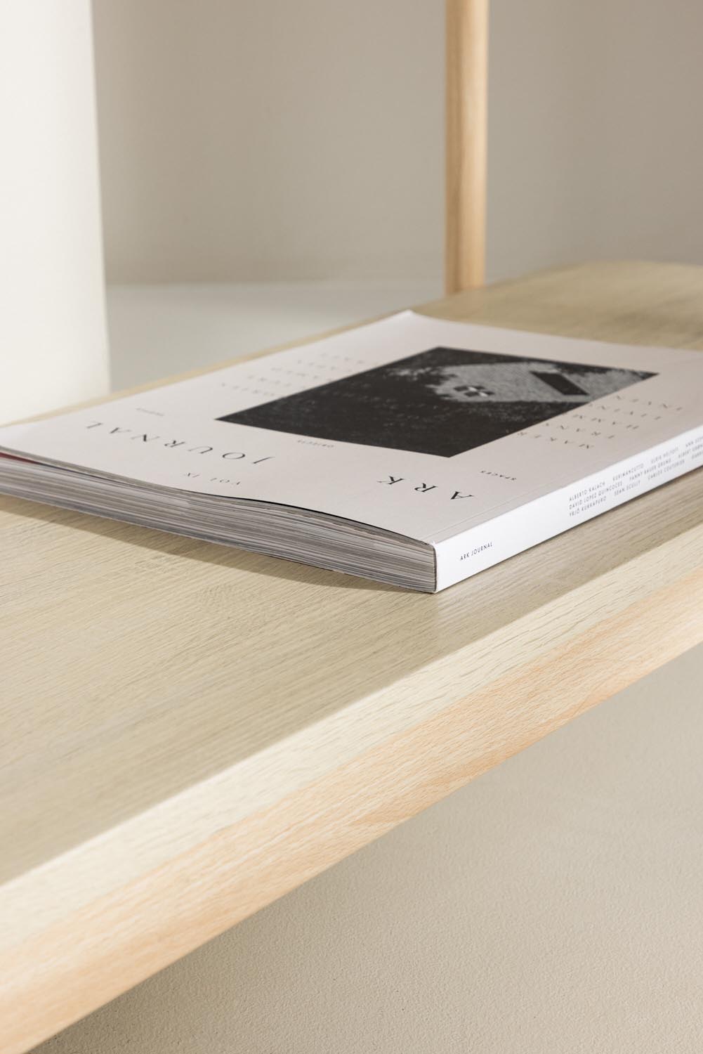 Heim Regal in Tünchen präsentiert im Onlineshop von KAQTU Design AG. Standregal ist von Vind