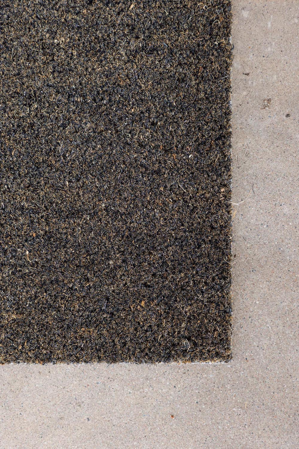 Lionel Teppich von Venture Home: Elegante Kokosmatte, 45x75 cm, pflegeleicht, rutschfest, perfektes Wohnaccessoire für jeden Raum.