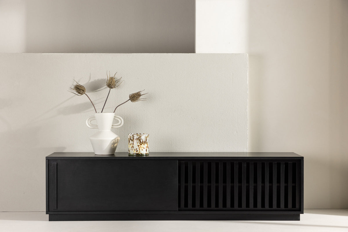 Lugo TV Sideboard in Schwarz präsentiert im Onlineshop von KAQTU Design AG. TV-Möbel ist von Venture Home
