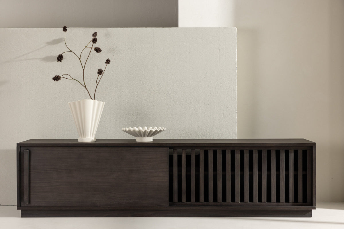 Lugo TV Sideboard in Mokka präsentiert im Onlineshop von KAQTU Design AG. TV-Möbel ist von Venture Home