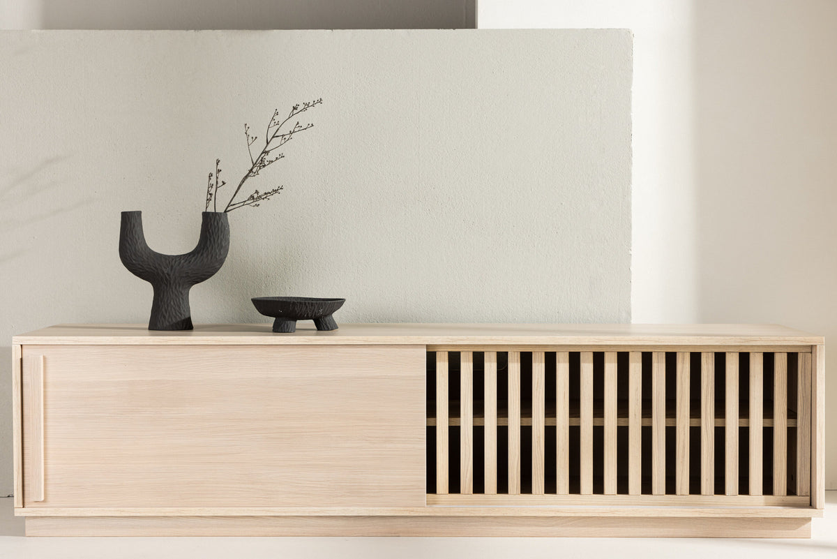Lugo TV Sideboard in Tünchen präsentiert im Onlineshop von KAQTU Design AG. TV-Möbel ist von Venture Home
