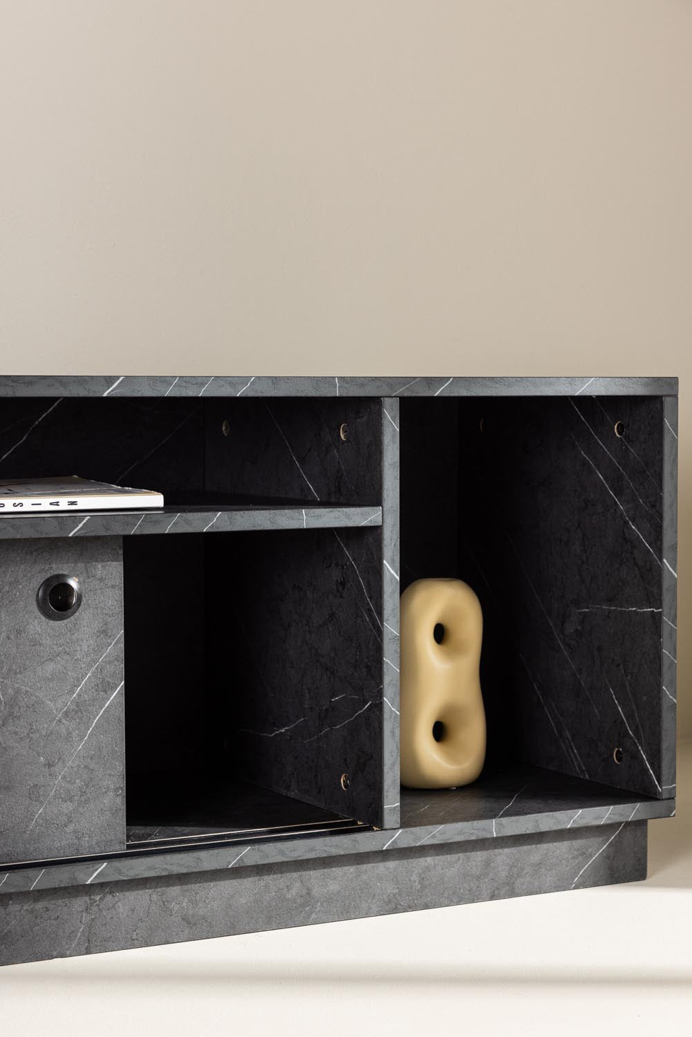 Girnona TV Sideboard in Schwarz präsentiert im Onlineshop von KAQTU Design AG. TV-Möbel ist von Venture Home