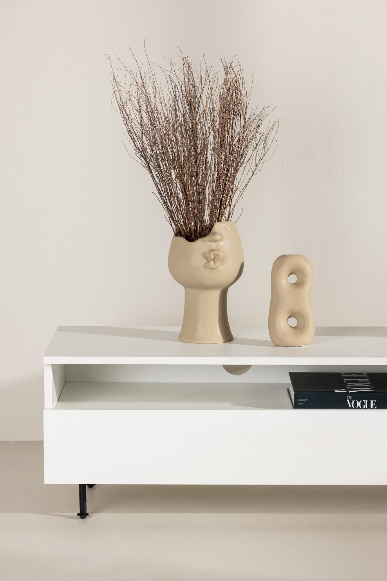 Navarra TV Sideboard in Schwarz-Weiss präsentiert im Onlineshop von KAQTU Design AG. TV-Möbel ist von Venture Home