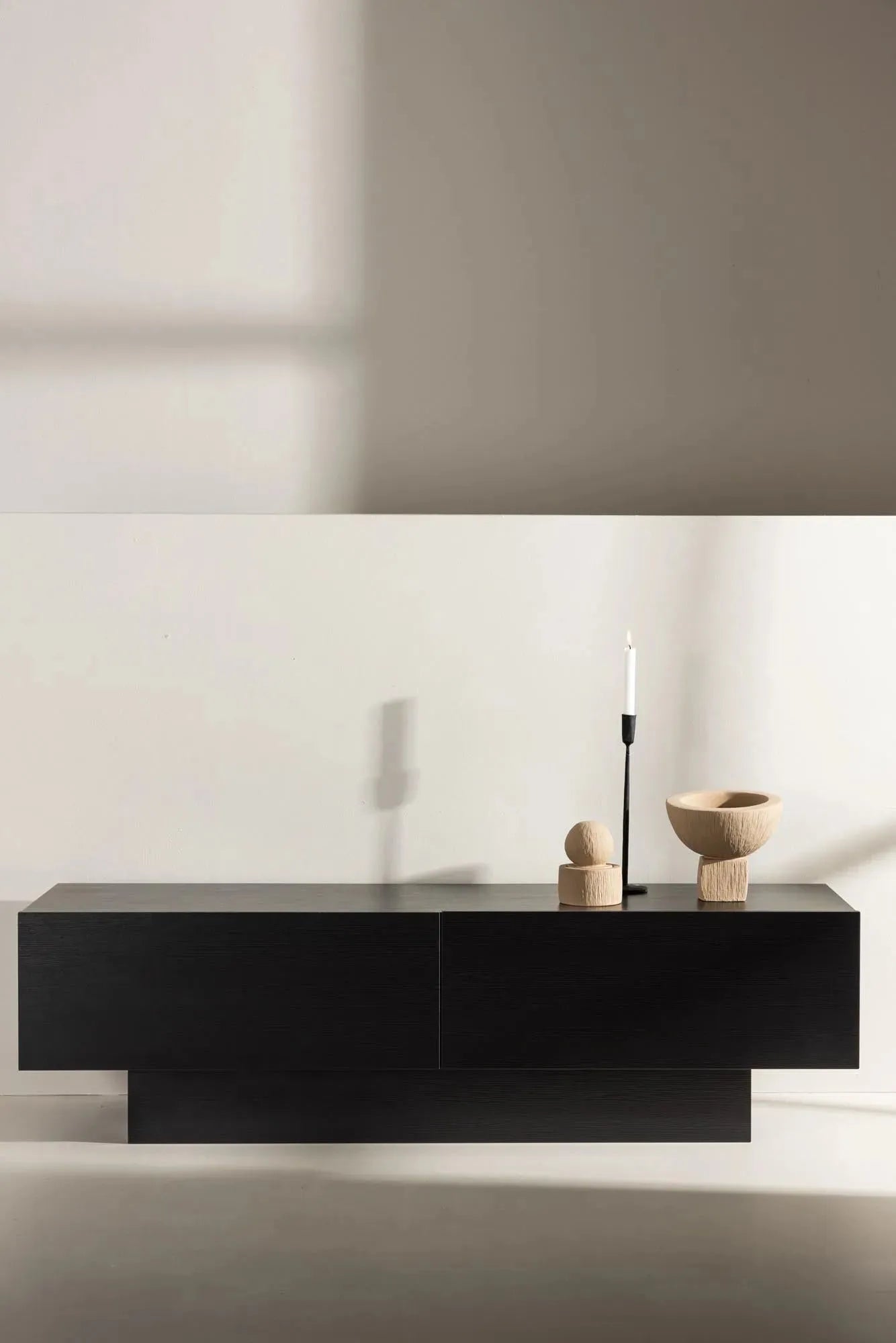 Cuenca TV Sideboard in Beige präsentiert im Onlineshop von KAQTU Design AG. Sideboard ist von Venture Home