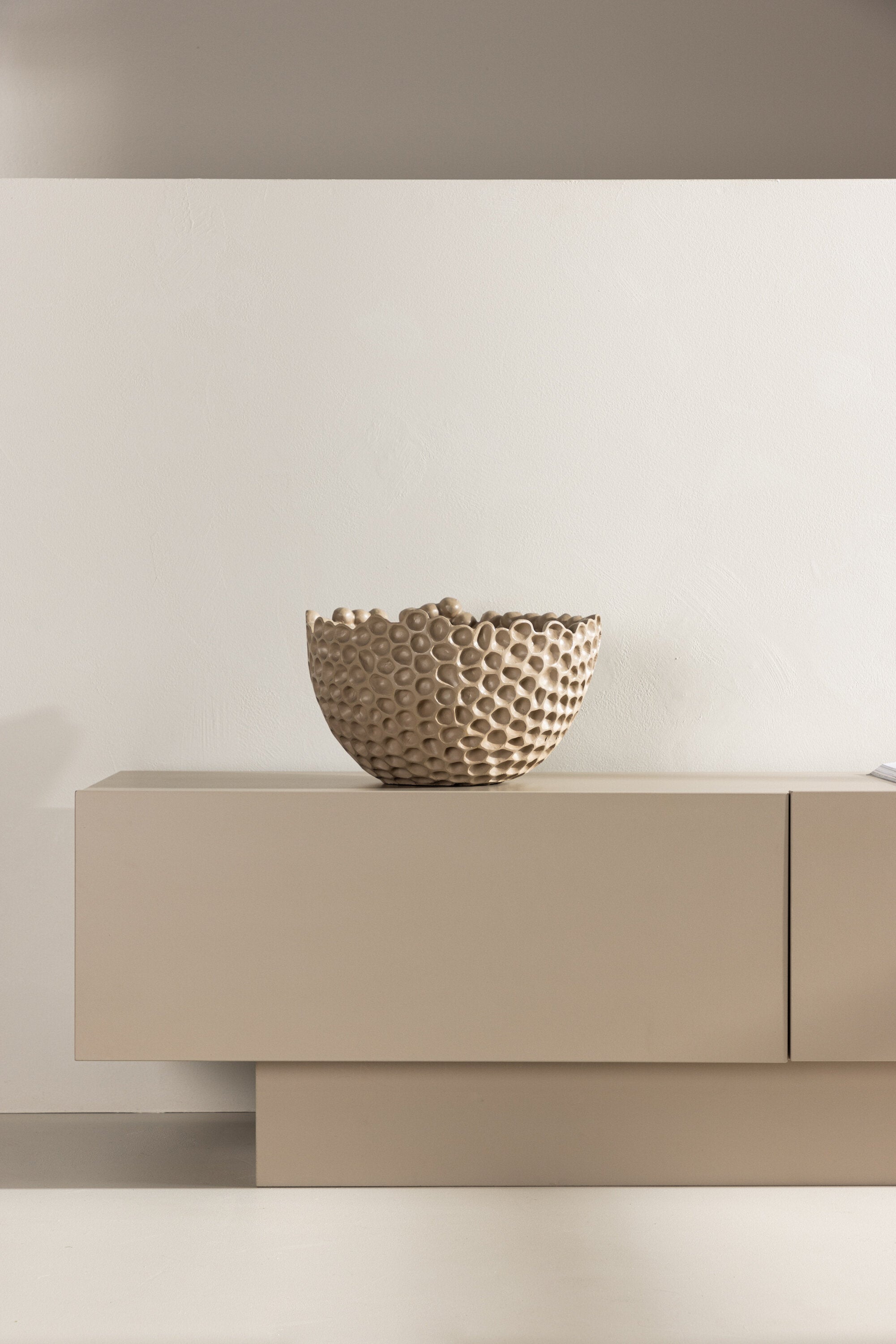 Cuenca TV Sideboard in Beige präsentiert im Onlineshop von KAQTU Design AG. TV-Möbel ist von Venture Home