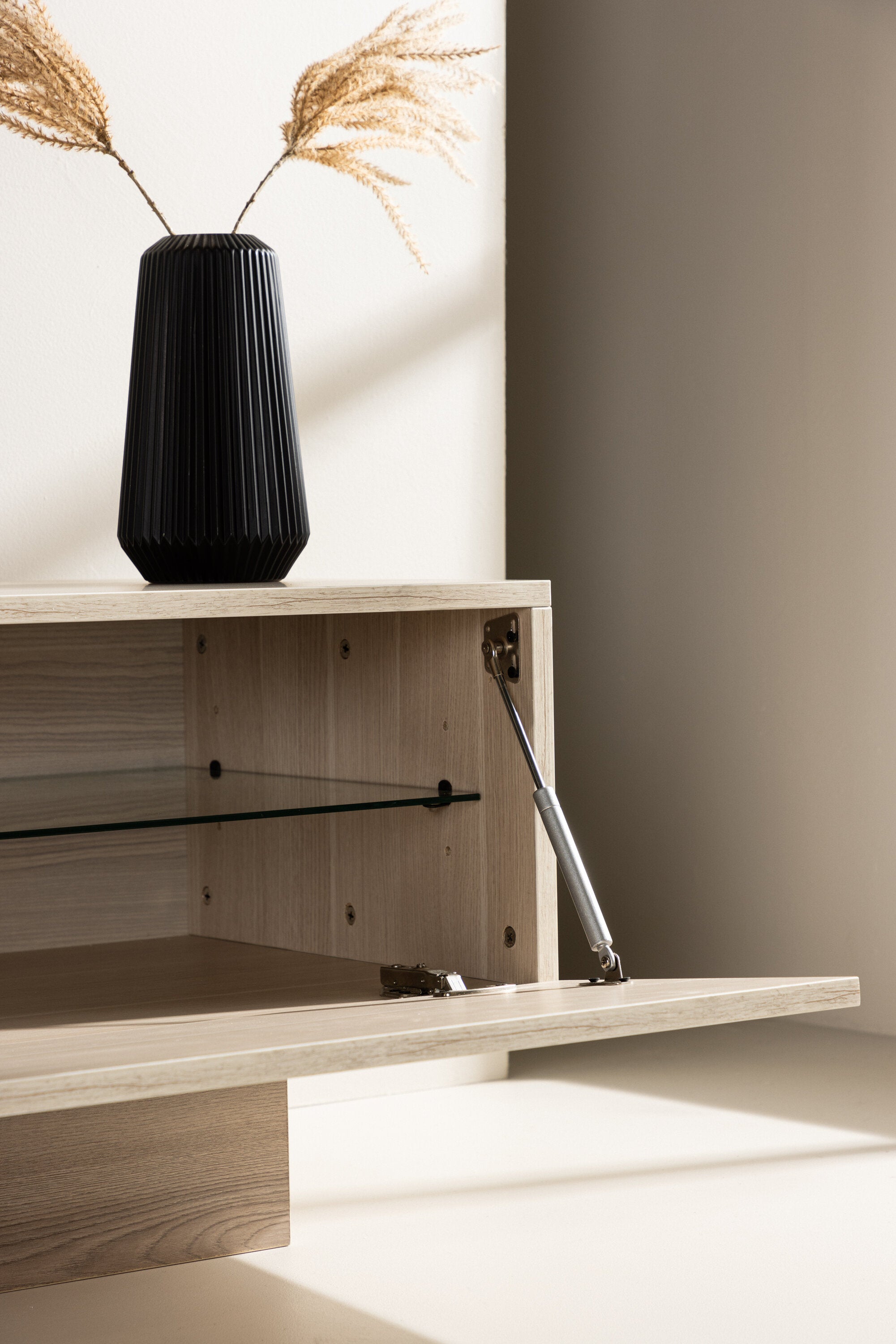 Cuenca TV Sideboard in Tünchen präsentiert im Onlineshop von KAQTU Design AG. TV-Möbel ist von Venture Home