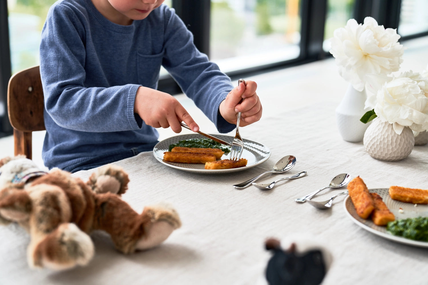 Buntes 4-teiliges Kinderbesteck Filou von Zwilling, perfekt für kleine Hände, um das Essen mit Freude und Spaß zu entdecken.