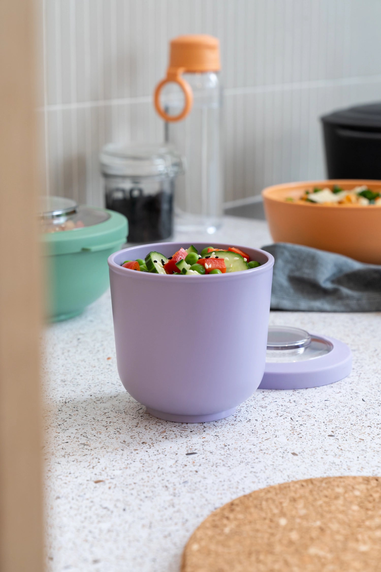 Elegante Tylla Bowl in sanftem Lavendel, 500ml, aus robustem PP, ideal für frische Snacks und Mahlzeiten unterwegs.