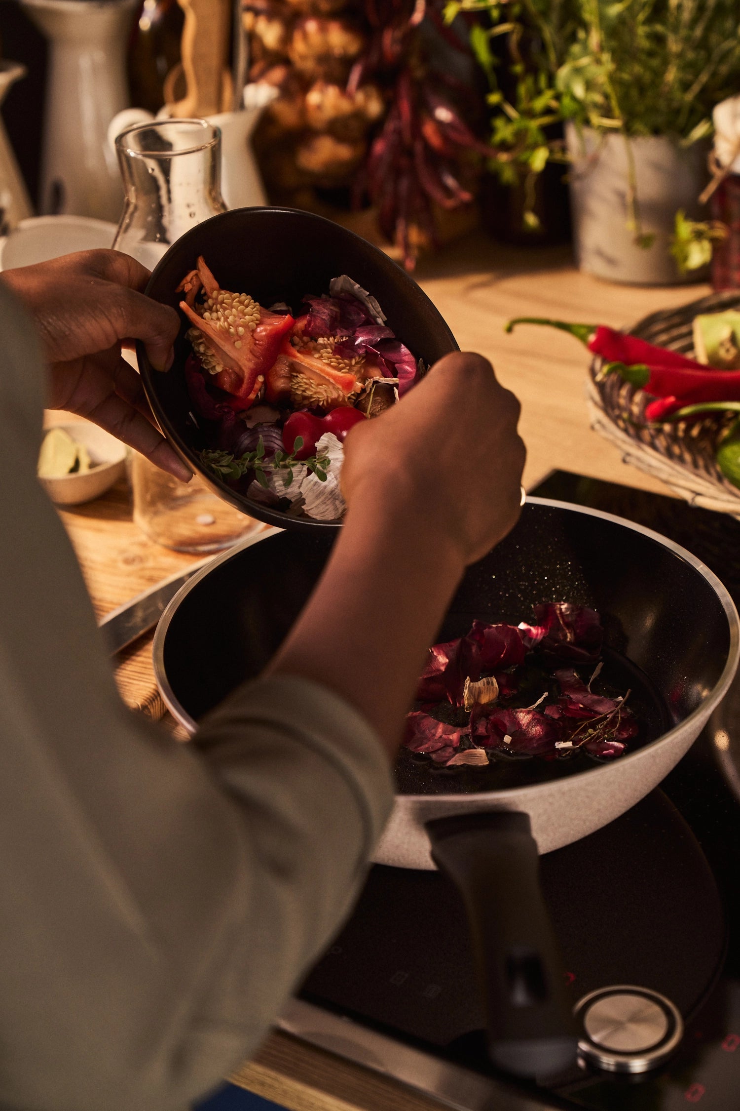 Eleganter 28 cm Wok von Ballarini, perfekt für vielseitige Gerichte, mit komfortablem Griff und langlebiger Antihaftbeschichtung.