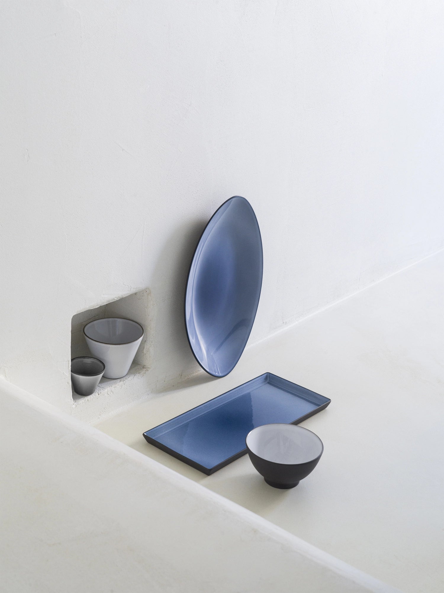 Stilvolle Untertasse in pfeffergrau, 16 cm Durchmesser, ideal für Teetassen und verleiht jedem Tisch eine moderne Note.