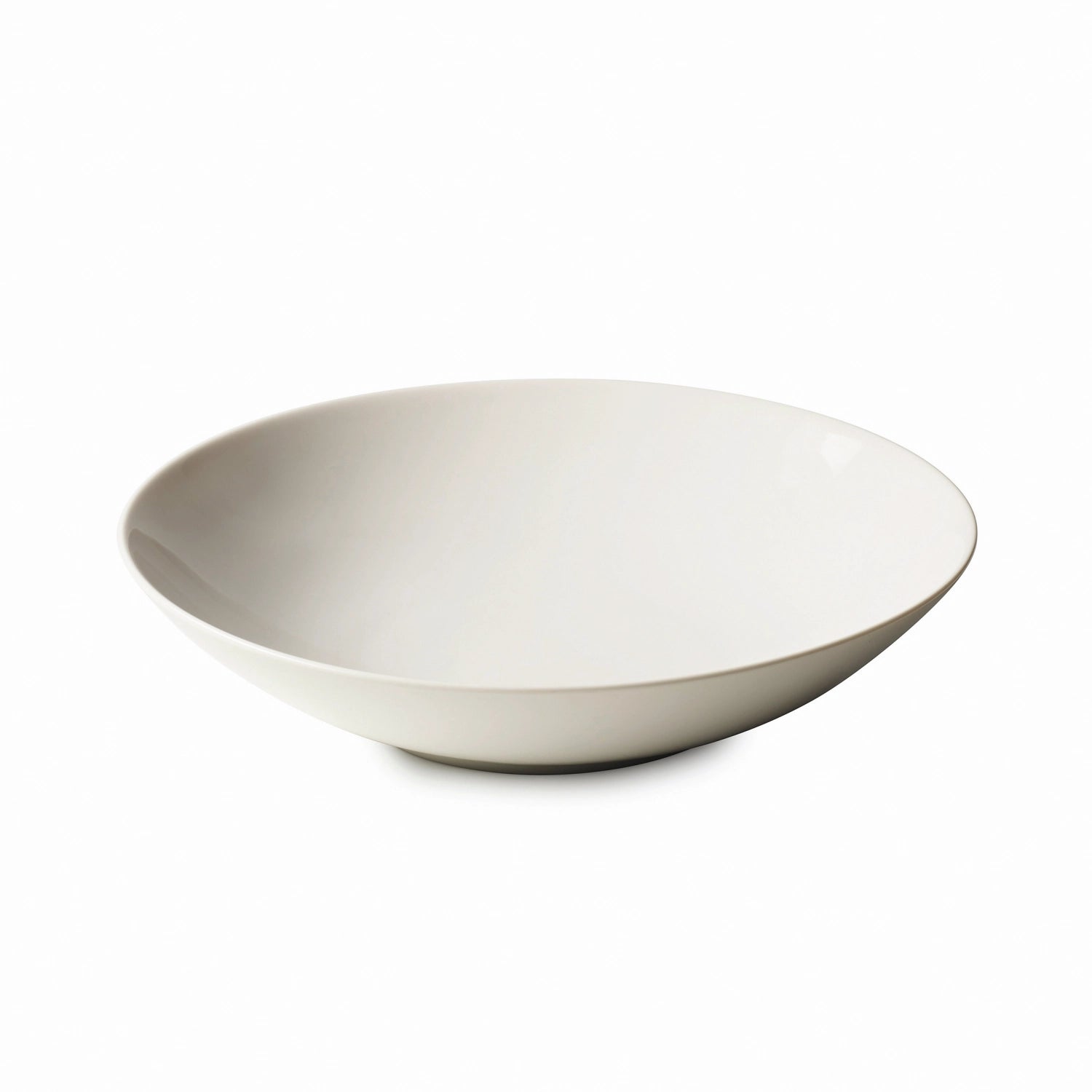 Entdecken Sie den eleganten Madeleine Coupteller tief D27cm H5cm in alabasterweiß von Revol. Hochwertiges Steinzeug, vielseitig für Suppen, Salate und Desserts.