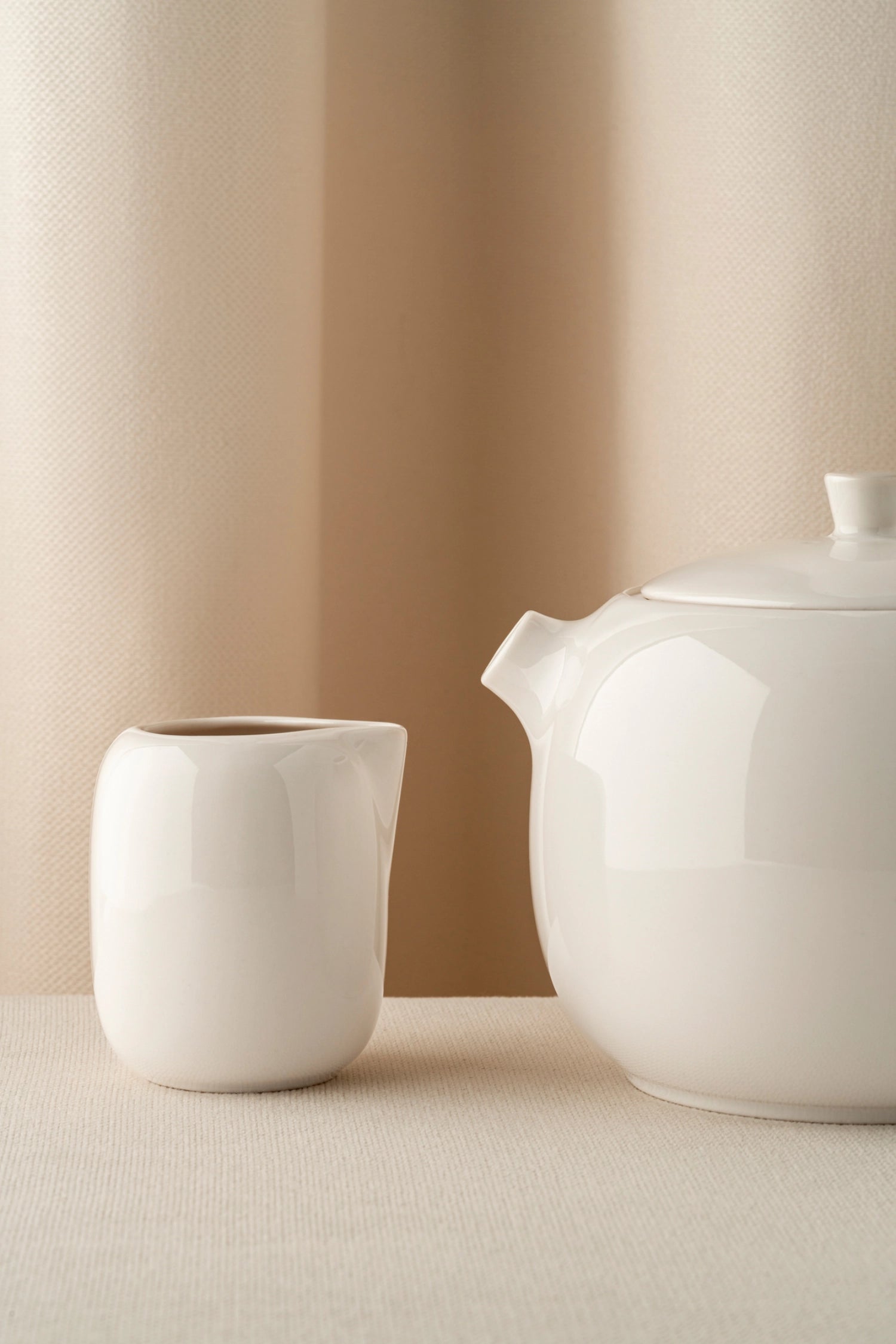 Elegante Untertasse für Espresso in alabasterweiß, Durchmesser 13 cm, ideal für stilvolle Kaffeemomente und harmonische Tischdekoration.