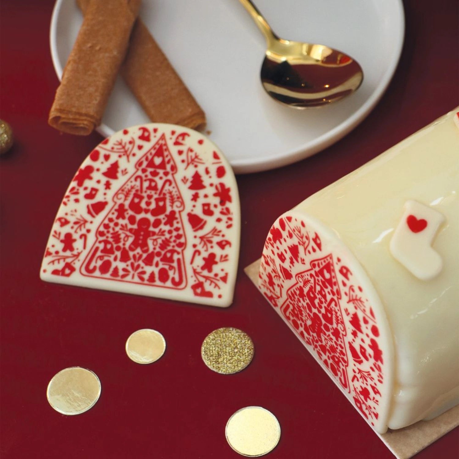 Rote Rouladen Endkappe mit Schokogeschmack für festliche Anlässe, perfekt für Weihnachtsgebäck und kreative Backideen von Scrap Cooking.