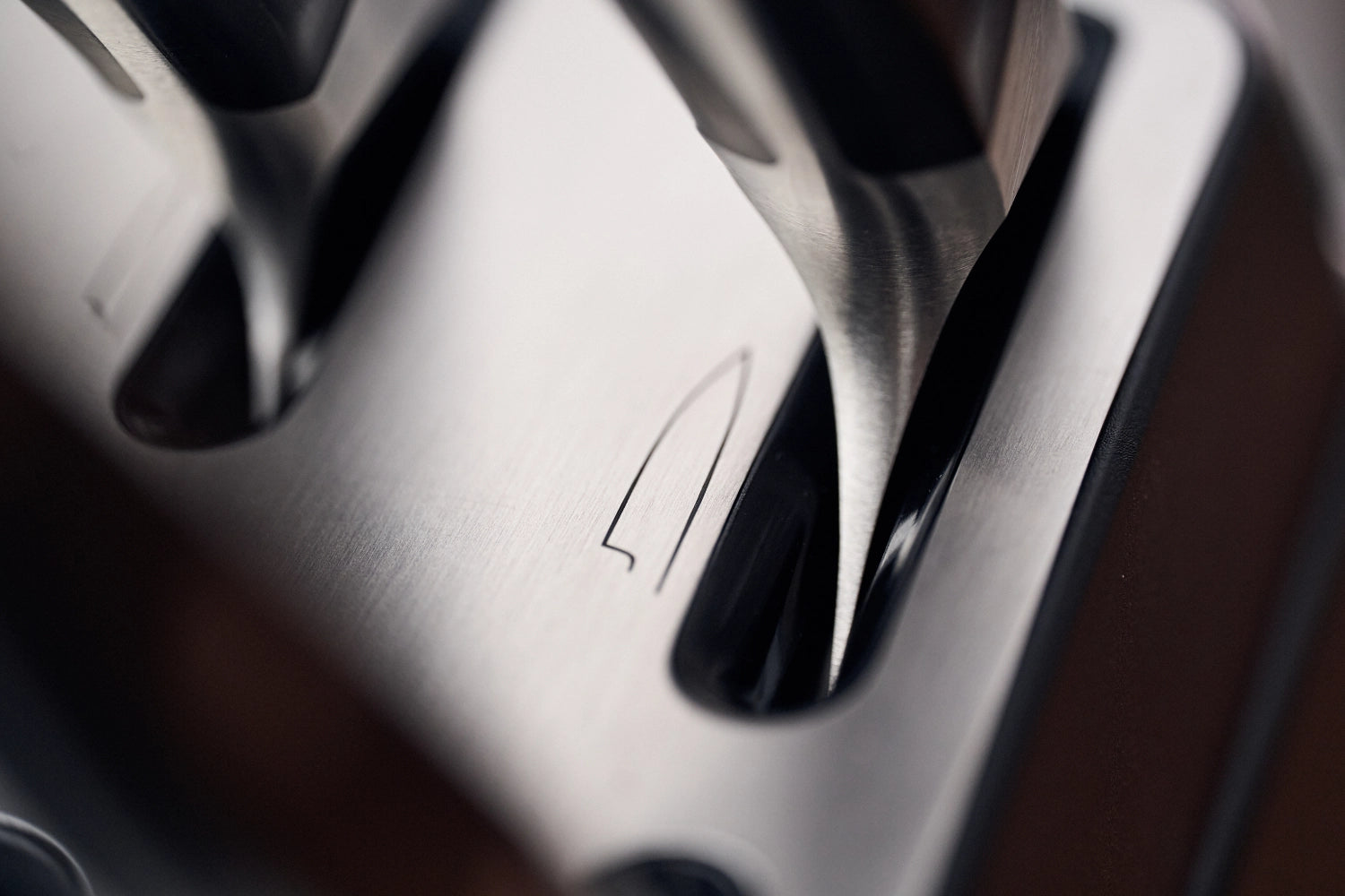 Hochwertiger 7tlg. Messerblock von Zwilling mit innovativer Selbstschärfungsfunktion, perfekt für anspruchsvolle Köche und moderne Küchen.