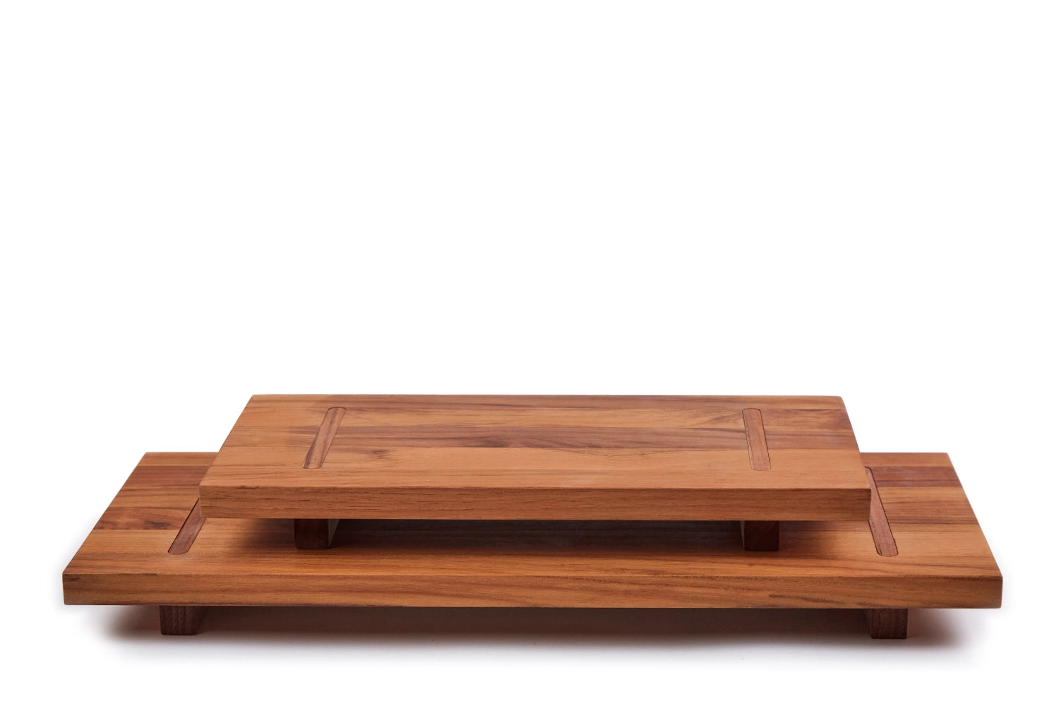 Stilvolle Servierplatte aus Teakholz mit Füßen, 53x22x4.6cm, perfekt für kreative Anrichte und besondere Anlässe.