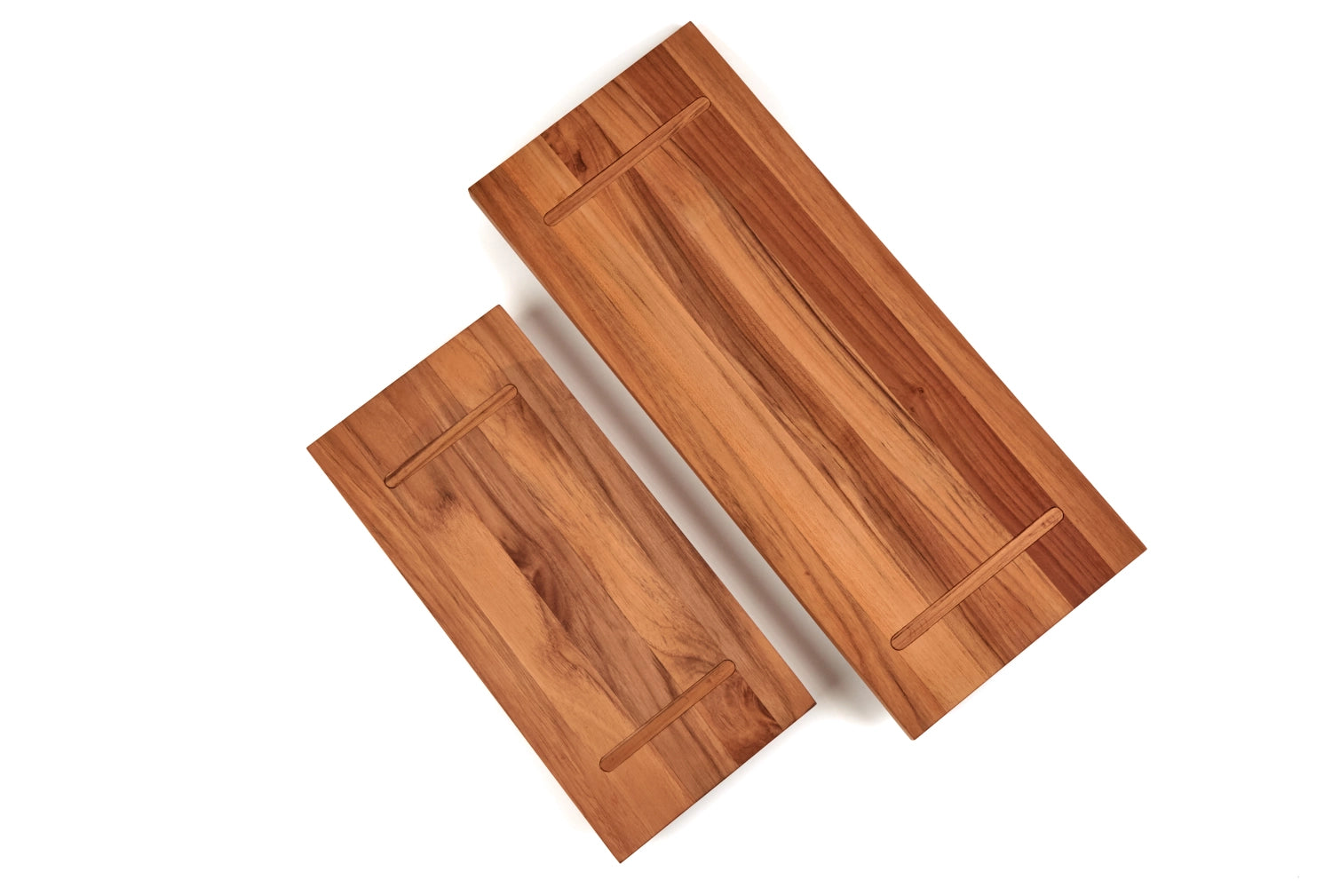 Stilvolle Servierplatte aus Teakholz mit Füßen, 53x22x4.6cm, perfekt für stilvolle Anlässe und kreative Tischgestaltungen.