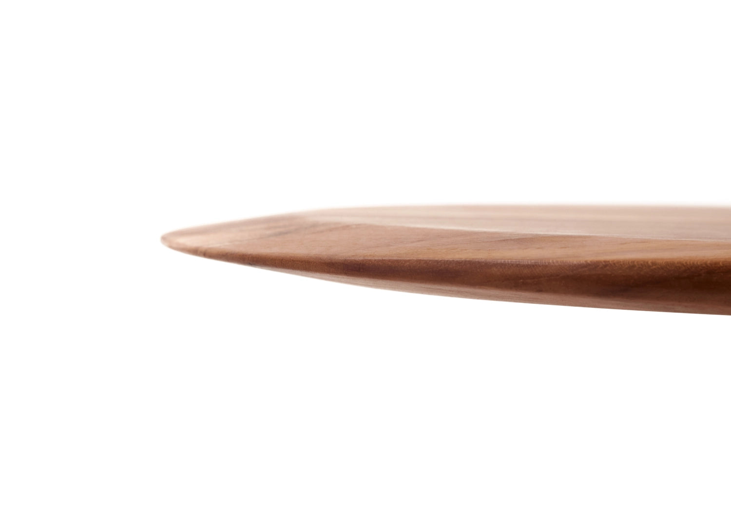 Elegantes Servierbrett aus Teakholz im Canoe-Design, ideal für Pizza und Snacks, mit praktischem Griff für einfaches Handling.