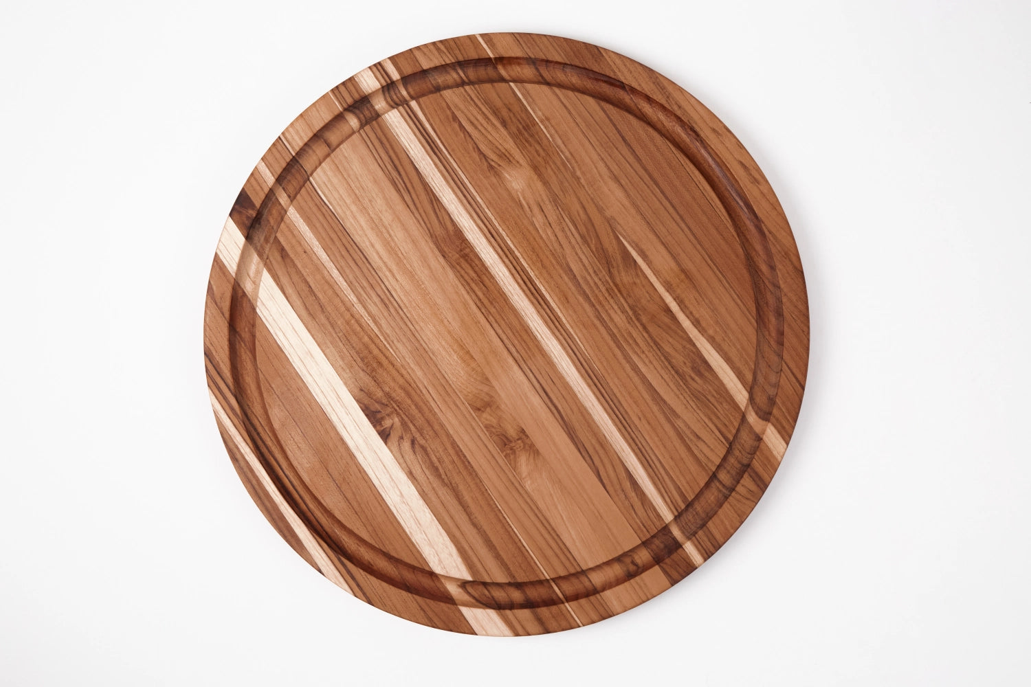 Scandi Schneidebrett D46cm H2.5cm mit Saftrille und Griffen in Braun präsentiert im Onlineshop von KAQTU Design AG. Tablett ist von Teak Haus