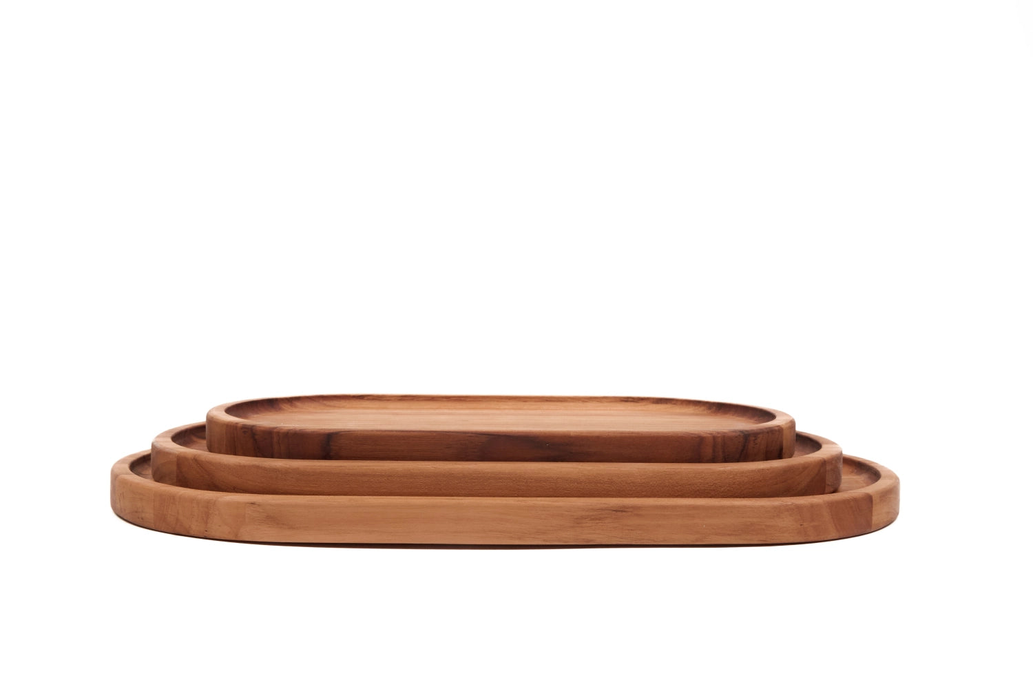 Essential Serviertablett oval L 40x20x2cm mit Rand in Braun präsentiert im Onlineshop von KAQTU Design AG. Tablett ist von Teak Haus