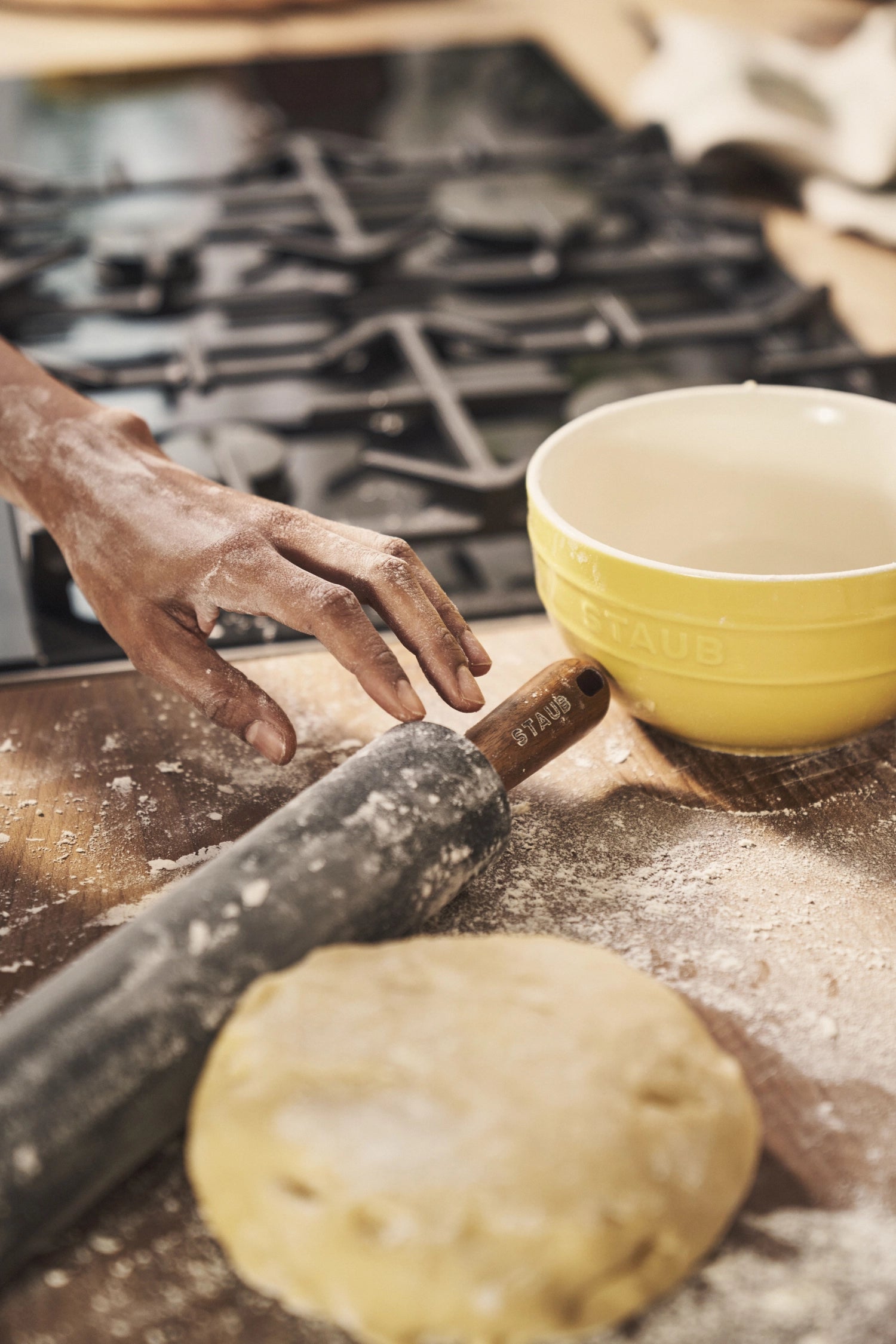 Rouleau à pâtisserie en silicone avec manches en bois d'acacia