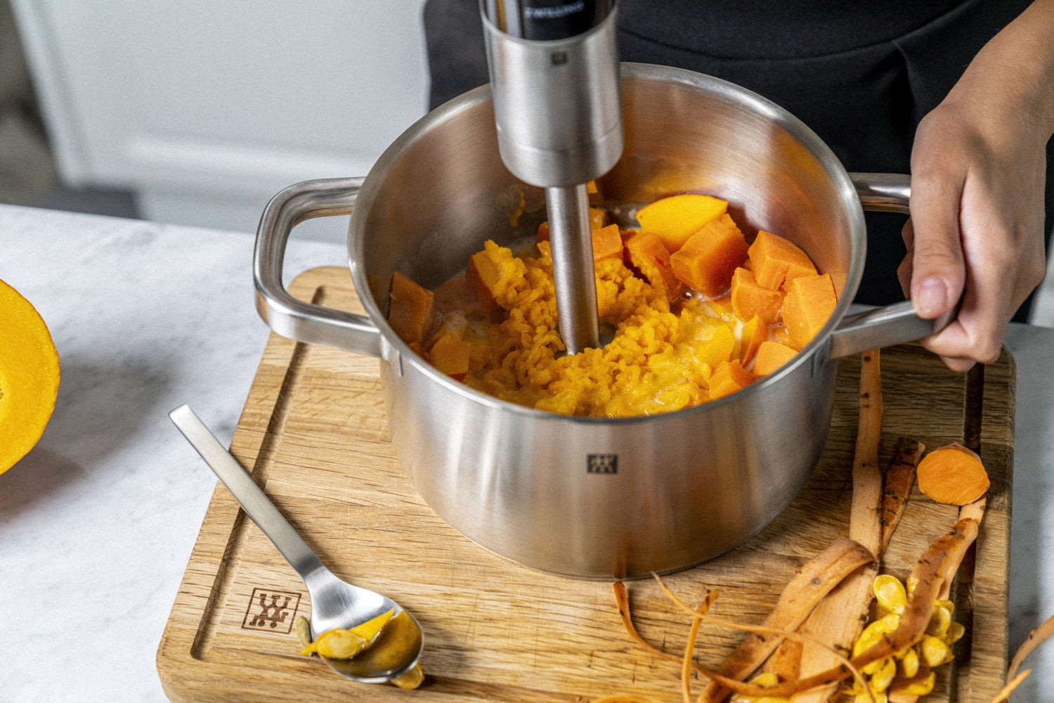 Praktischer Kartoffelstampfer-Aufsatz für den Zwilling Enfinigy Stabmixer, ideal für die mühelose Zubereitung von feinen Pürees und Kartoffelbrei.