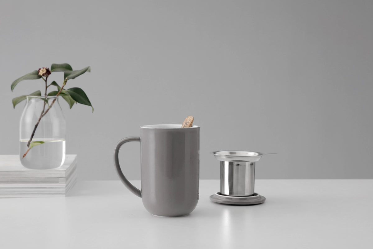 Minima Balance Teetasse 500ml H14cm Porzellan grau in Grau präsentiert im Onlineshop von KAQTU Design AG. Tasse ist von Viva