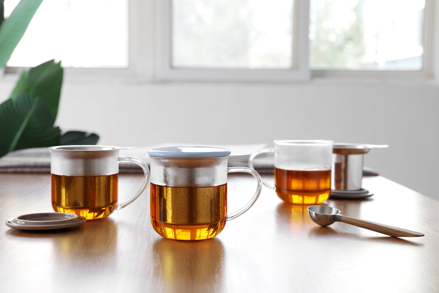 Elegante Teetasse Minima Eva mit 400ml, gefertigt aus hochwertigem Borosilikatglas in sanftem Hellblau, perfekt für Teegenuss und entspannte Auszeiten.