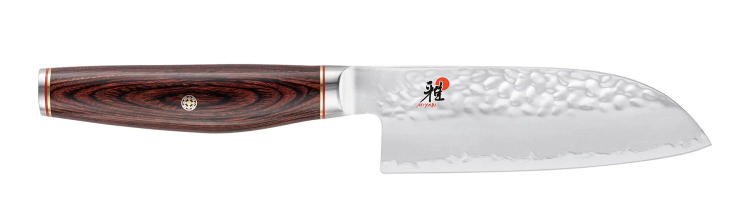Hochwertiges 14 cm Santoku-Messer aus 6000 MCT Damaststahl von Miyabi, perfekt für vielseitige Schneidetechniken und stilvolles Kochen.