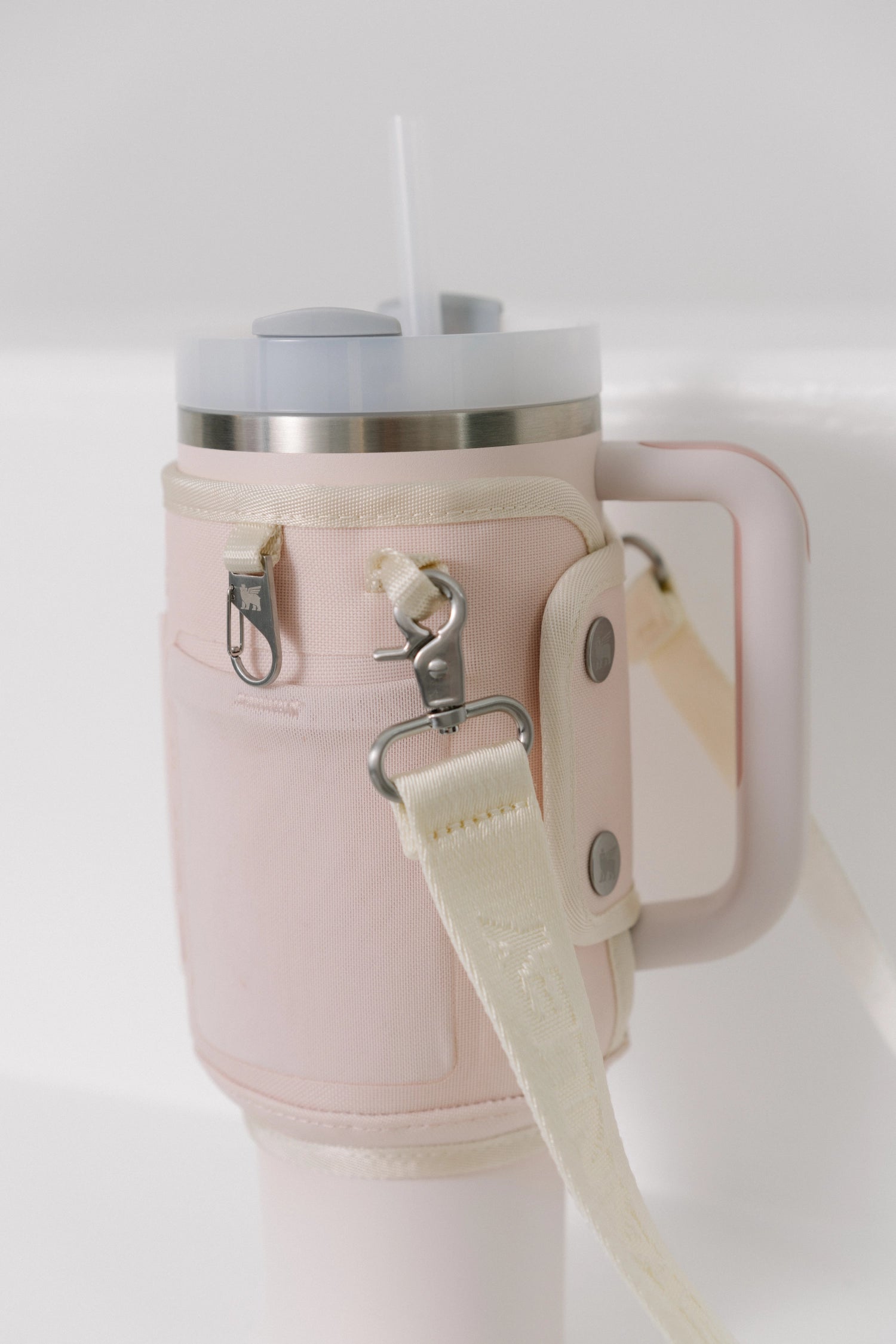 All-Day Quencher Carry-All 1.18l rose quartz 2.0 in Pink präsentiert im Onlineshop von KAQTU Design AG. Zutaten ist von Stanley