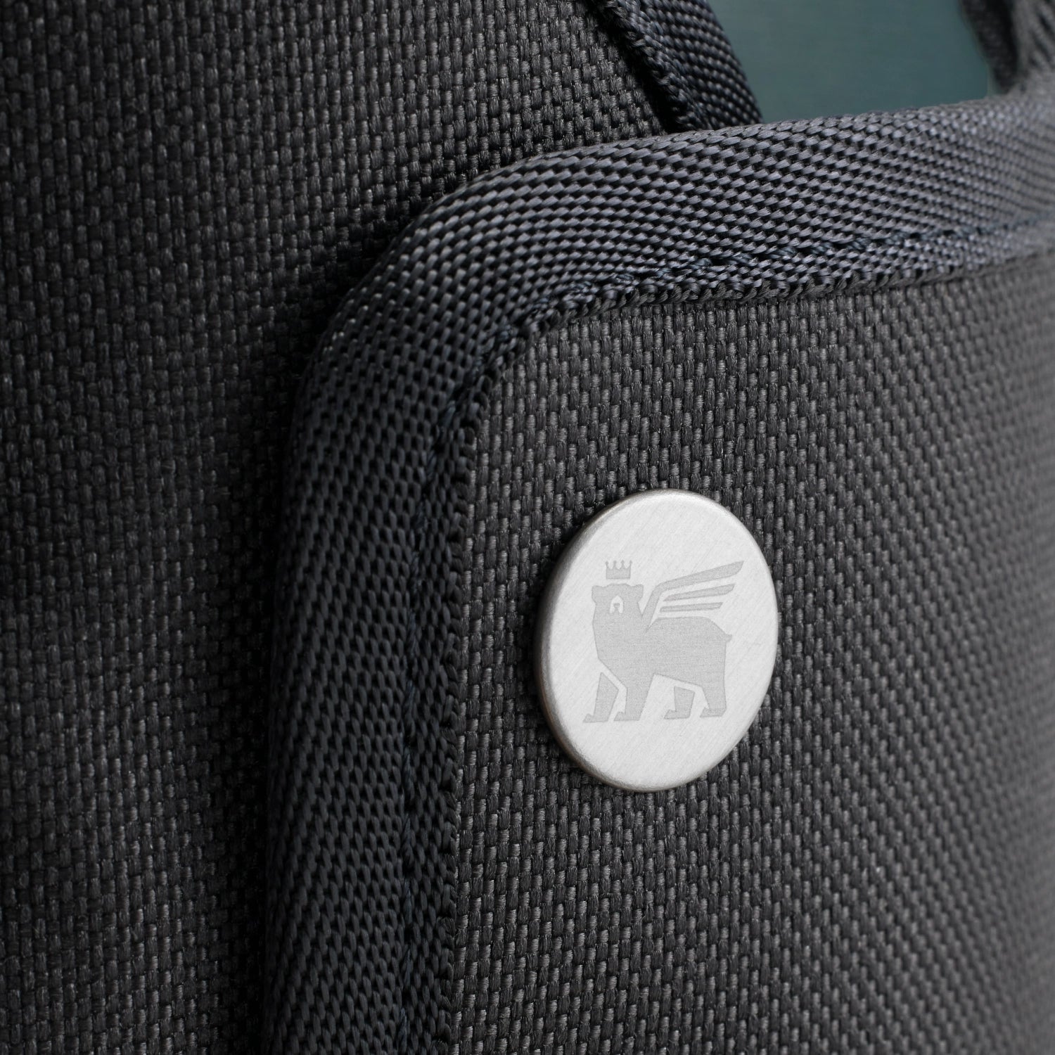 Schwarze Stanley All-Day Quencher Carry-All 0.89l, ideal für unterwegs, vereint Funktionalität und modernes Design für jeden Tag.
