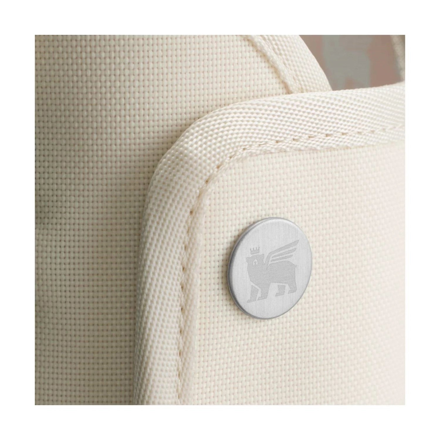 Beige Stanley All-Day Quencher Carry-All 0.89l, perfekt für den täglichen Gebrauch, kombiniert elegantes Design mit hoher Funktionalität.