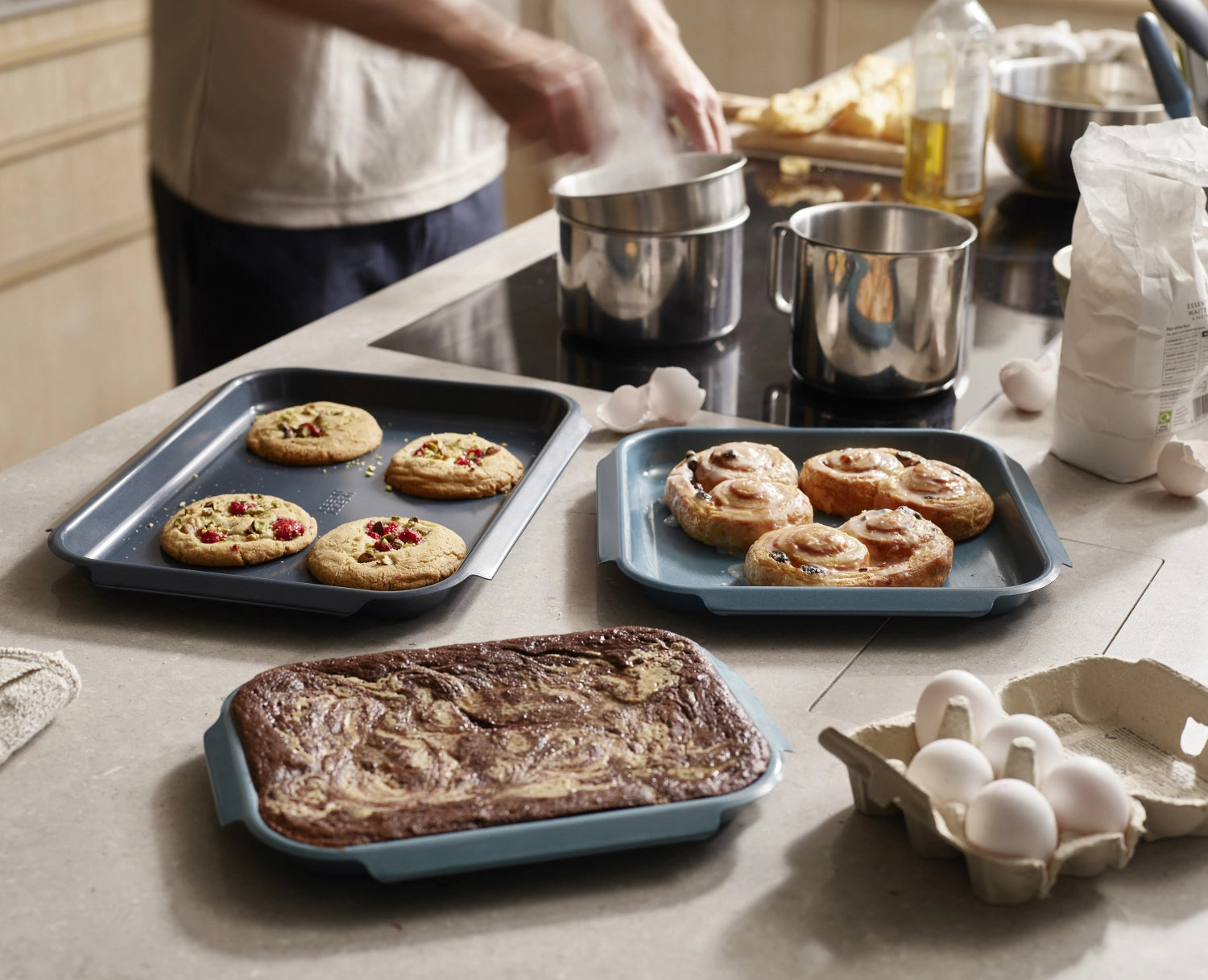 Praktische Nest Bake Backform S von Joseph Joseph, 23x30cm, H3cm, mit antihaftbeschichteter Oberfläche für stressfreies Backen und einfache Handhabung.