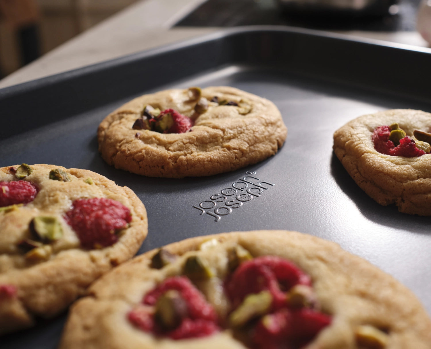 Joseph Joseph Nest Bake Backform S, 23x30cm, H3cm, ideal für müheloses Backen, mit langlebiger antihaftbeschichteter Oberfläche für perfekte Ergebnisse.