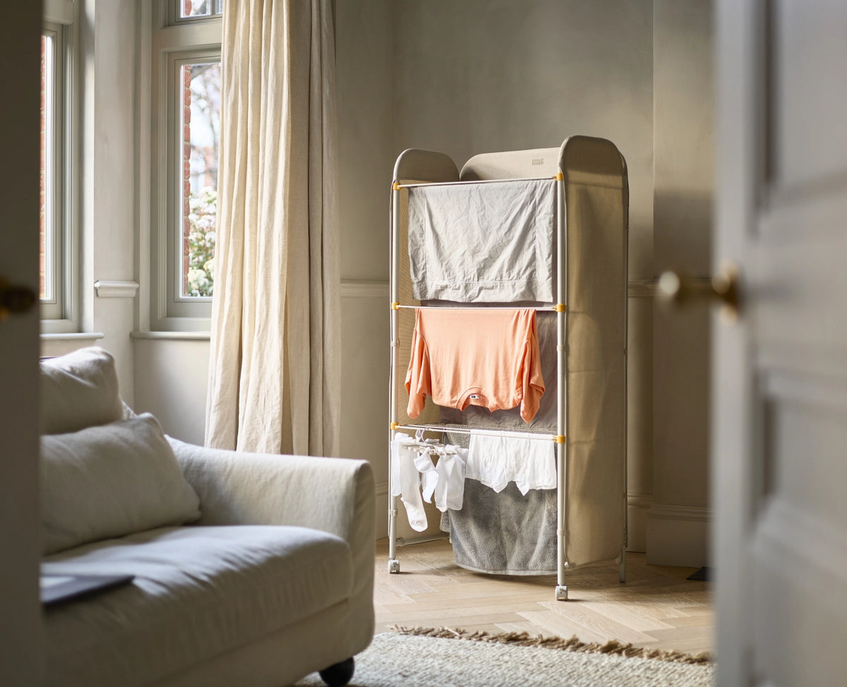 Eclipse Wäscheständer faltbar H150cm B29cm ecru in Grau präsentiert im Onlineshop von KAQTU Design AG. Wäscheständer ist von Joseph Joseph