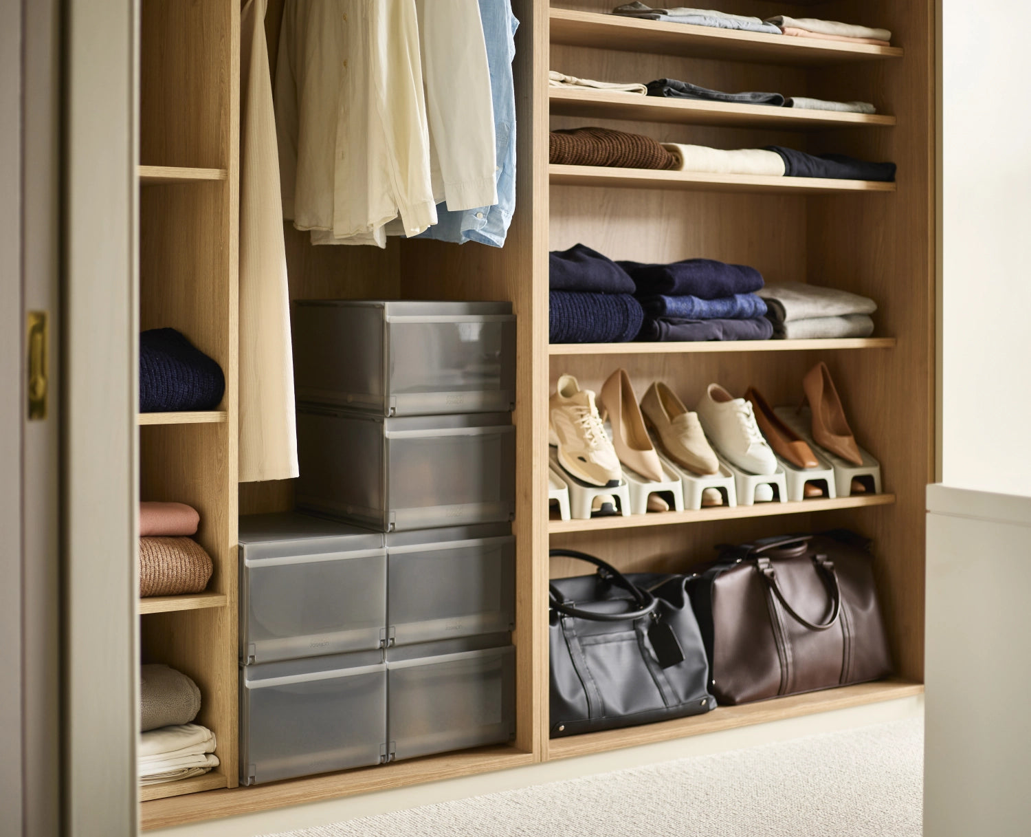 Elegantes 6er Set Schuhregal in Grau von Joseph Joseph, perfekt für die ordentliche und platzsparende Organisation Ihrer Schuhe.