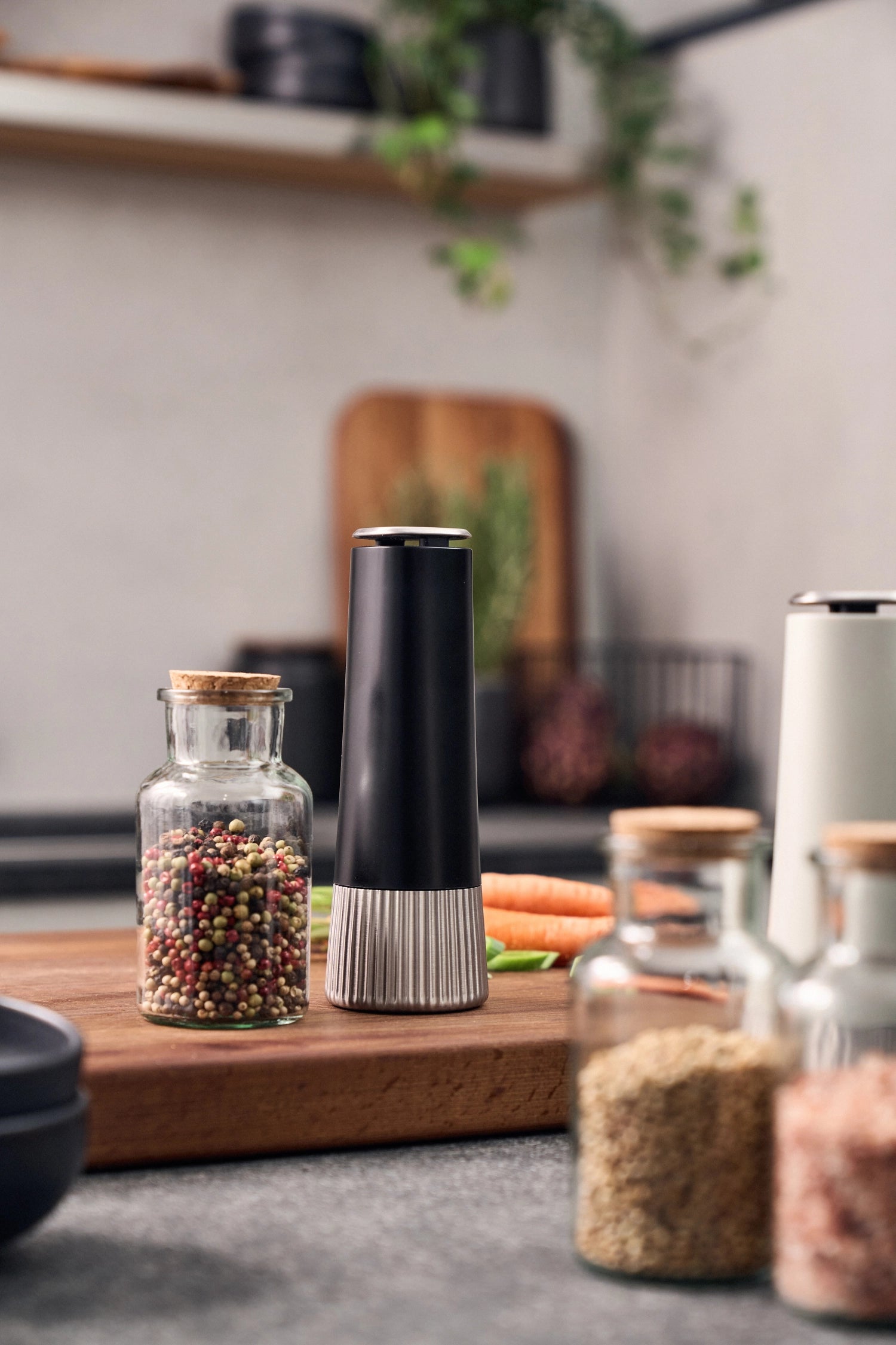 Pro Gewürzmühle 19cm in Schwarz von Zwilling, elegante und funktionale Mühle für Gewürze, ideal für die moderne Küche.