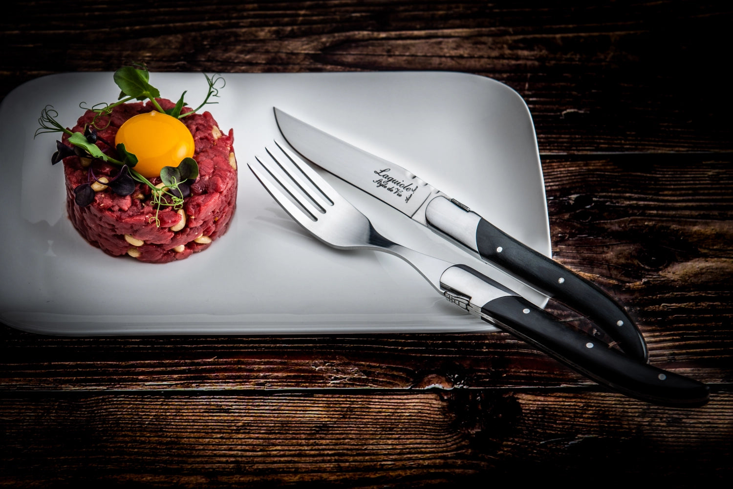 Elegantes Laguiole Steakmesser mit edlem Ebenholzgriff, perfekt für feine Anlässe und anspruchsvolle Fleischliebhaber.