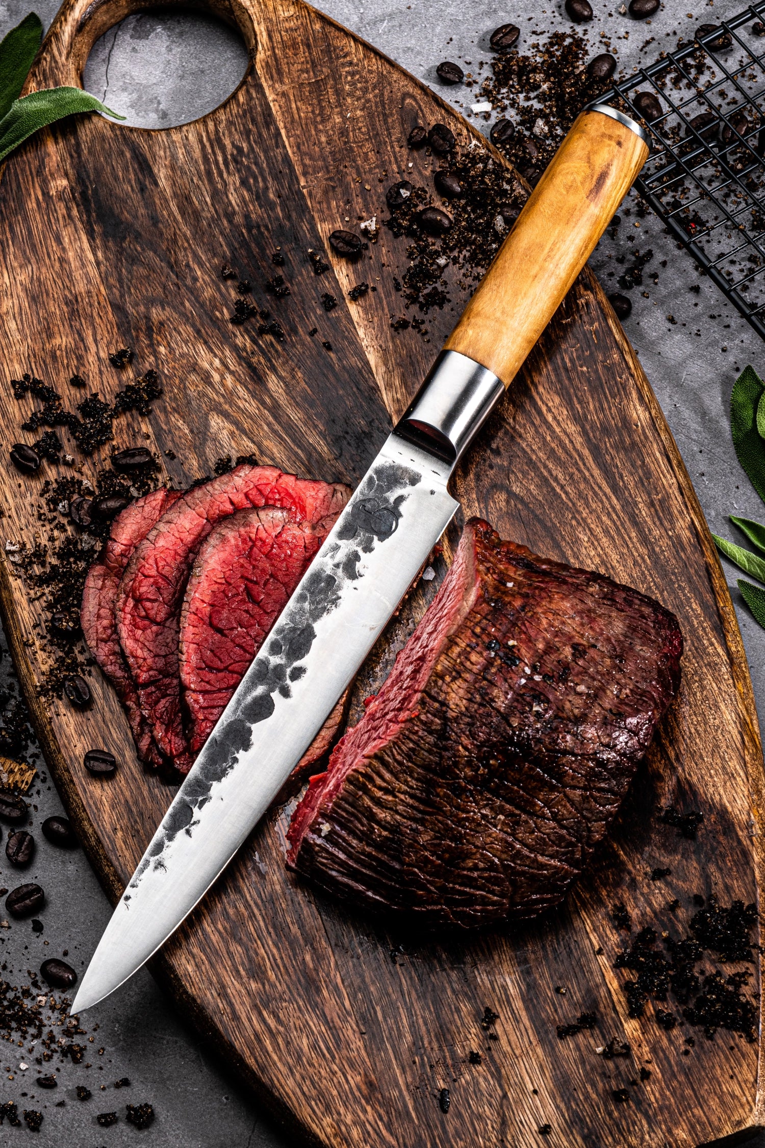 Elegantes 20 cm Fleischmesser aus der Olive-Serie von Forged, perfekt für präzise Schnitte, mit ergonomischem Design für angenehme Handhabung.