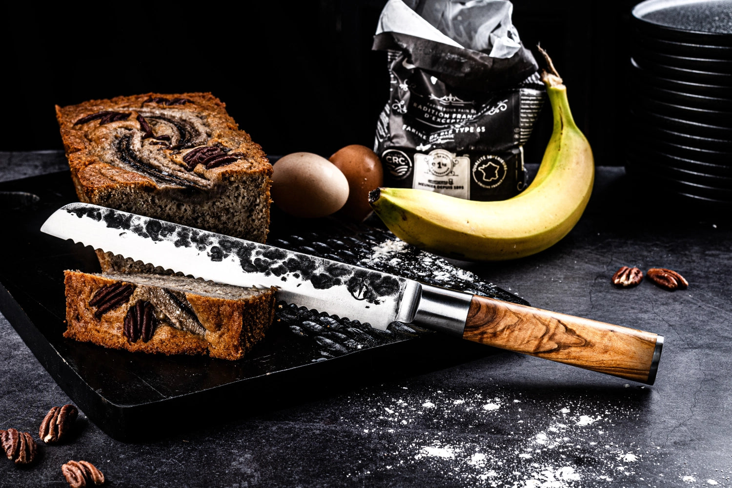 Elegantes Olive Brotmesser mit 20 cm Klinge, ideal für müheloses Schneiden von Brot und Brötchen, vereint Funktionalität und Ästhetik.