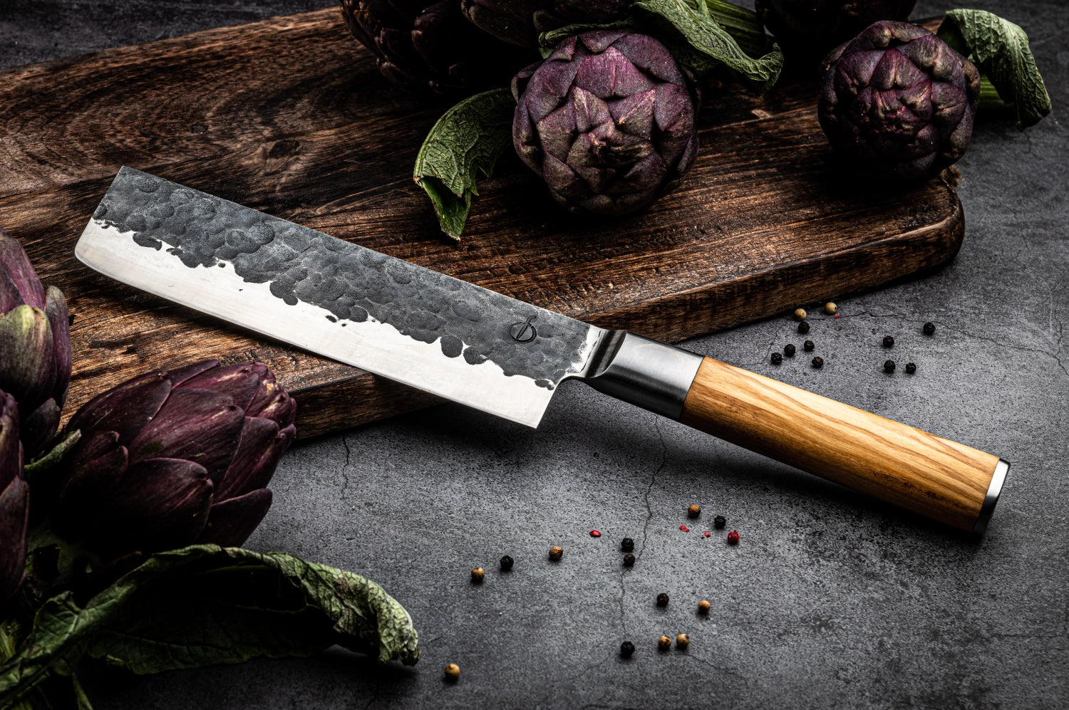 Elegantes 18 cm Hackbeil aus Olivenholz von Forged, perfekt für präzises Zerkleinern und Schneiden, mit komfortablem Griff und langlebiger Bauweise.