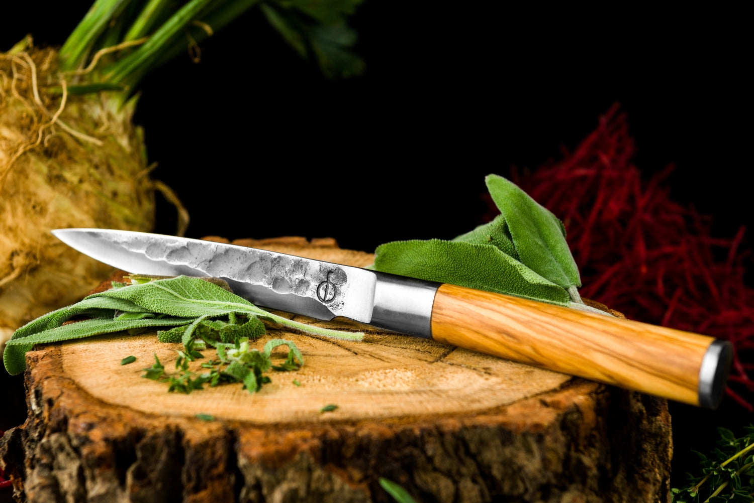 Olive Universalmesser 12.5 cm von Forged, vielseitig einsetzbar, mit scharfem Klingenprofil und ergonomischem Griff für präzises Schneiden.