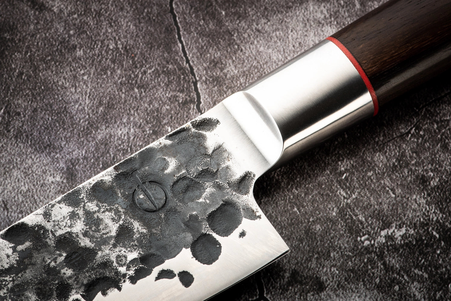 Sebra Kochmesser 20cm in strahlendem Gelb, perfekt für präzise Schneidarbeiten, hergestellt von der renommierten Marke Forged.