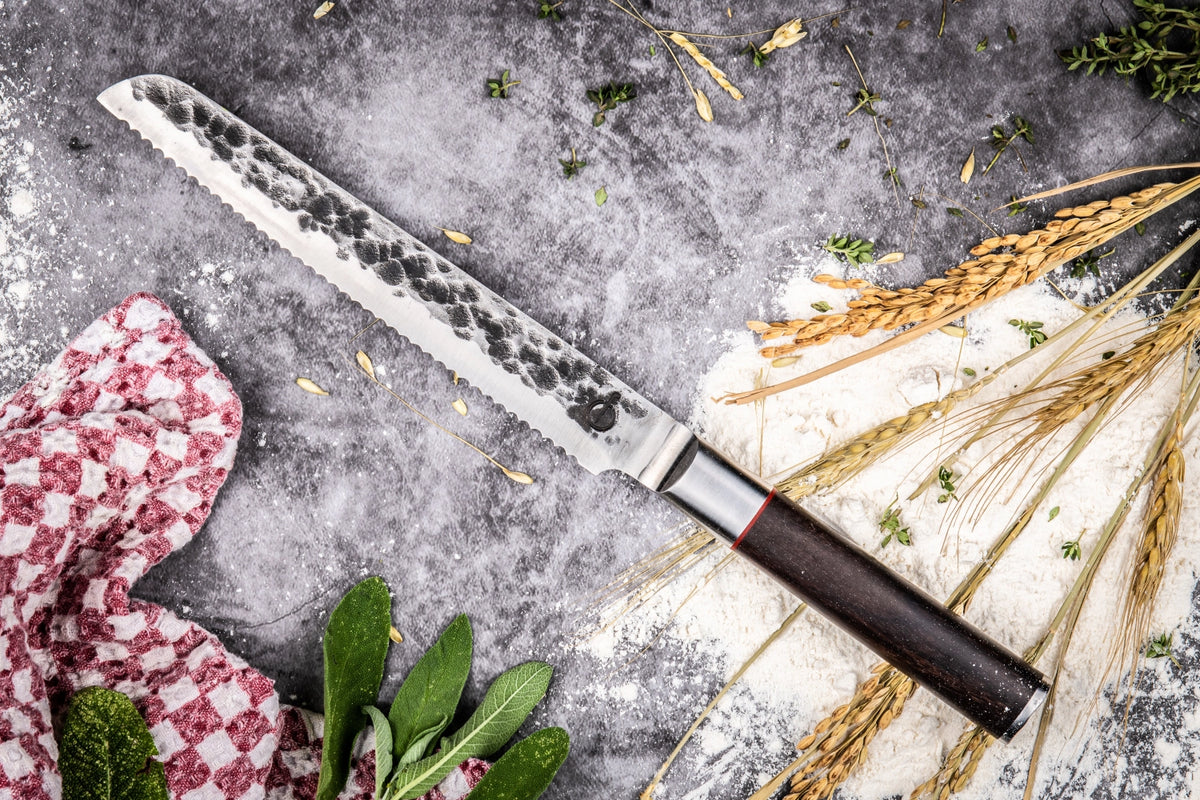Sebra Brotmesser 20cm in Gelb präsentiert im Onlineshop von KAQTU Design AG. Küchenmesser ist von Forged