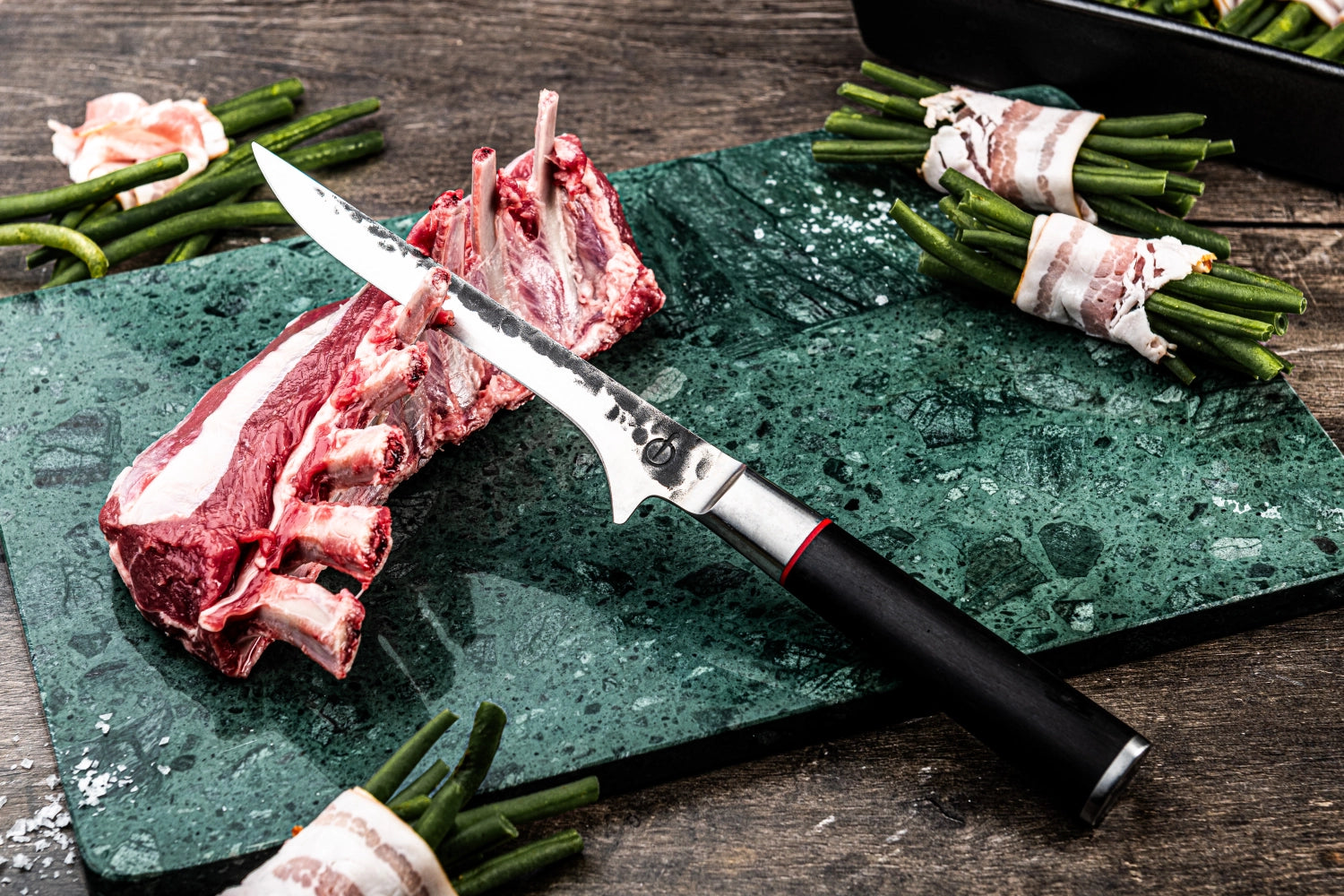Sebra Ausbeinmesser 15 cm in leuchtendem Gelb, ideal für präzises Ausbeinen von Fleisch, hochwertig gefertigt von Forged.