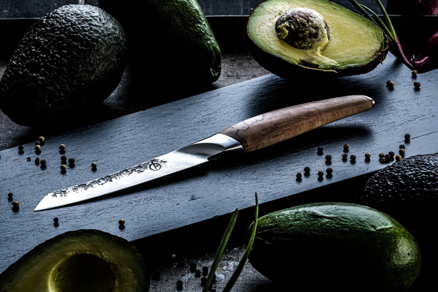 Elegantes Katai Universalmesser mit 13 cm Klinge von Forged, ideal für präzise Schneidarbeiten und vielseitige Küchenanwendungen.
