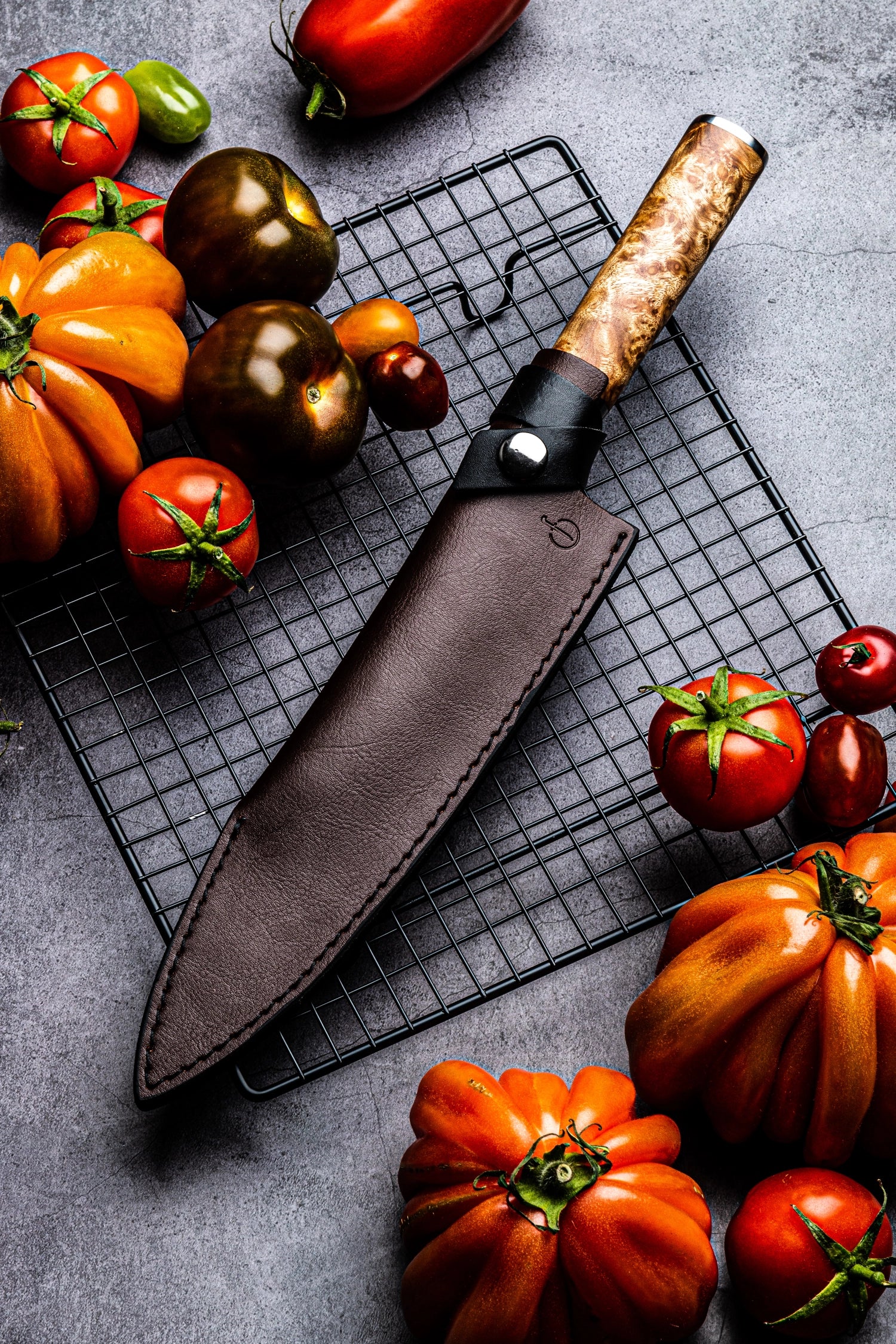 Elegantes Lederetui für Kochmesser von Forged, ideal zum Schutz und Transport Ihrer hochwertigen Küchenmesser.