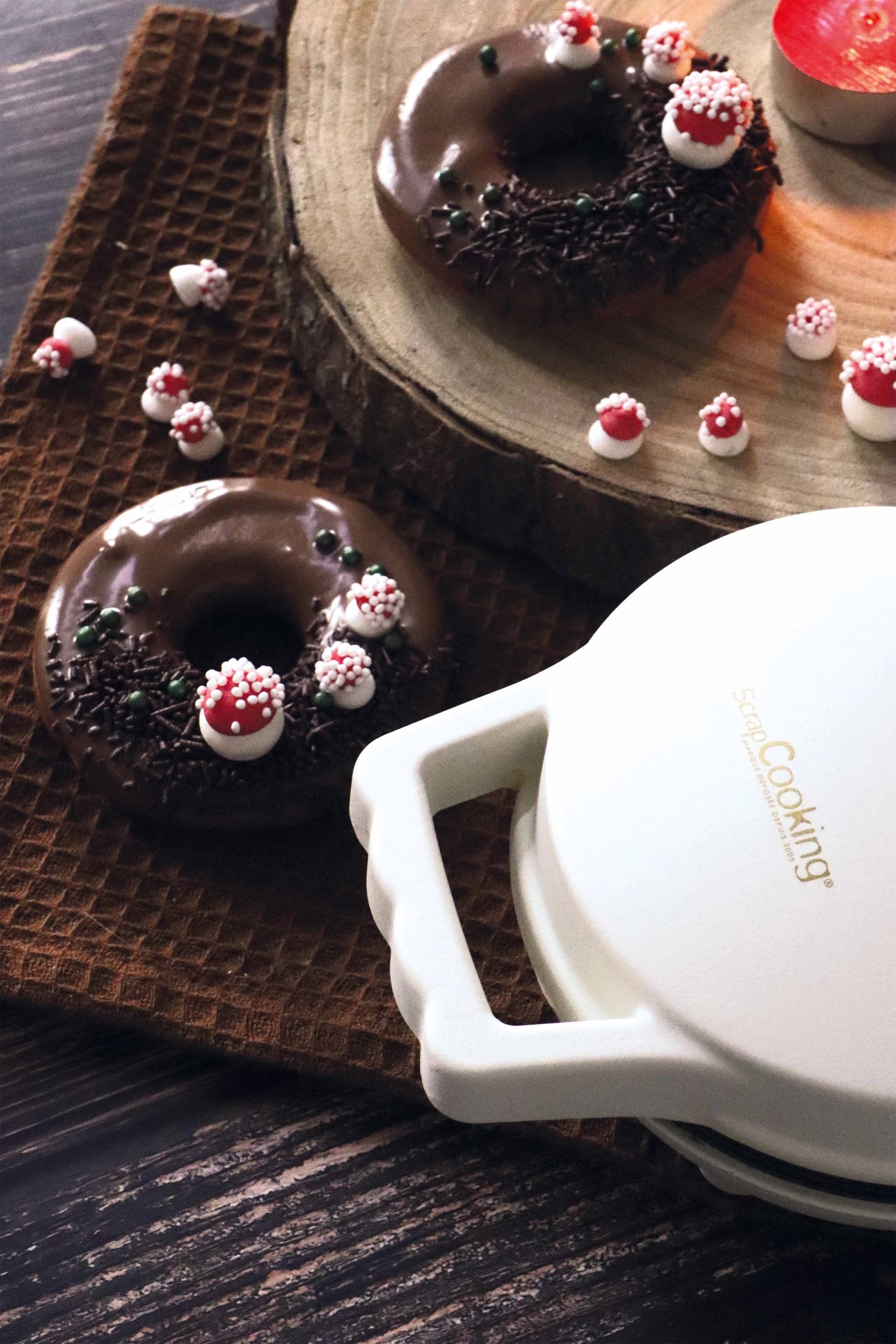 Kompakte Mini-Donut-Maschine von Scrap Cooking: Ideal für die schnelle Herstellung von köstlichen Mini-Donuts für jeden Anlass.
