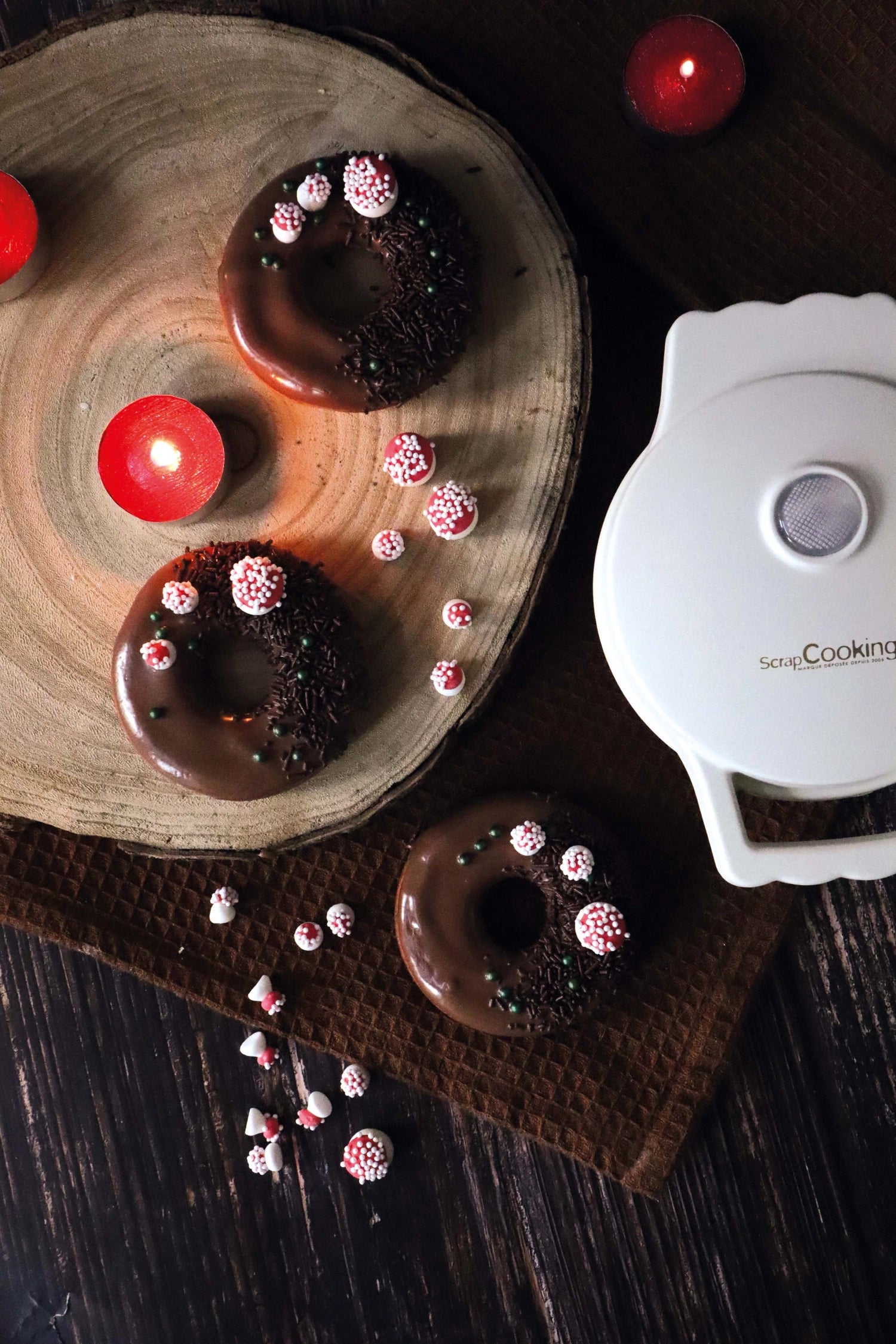Kompakte Mini-Donut-Maschine von Scrap Cooking: Ideal für die schnelle Herstellung von köstlichen Mini-Donuts für jeden Anlass.